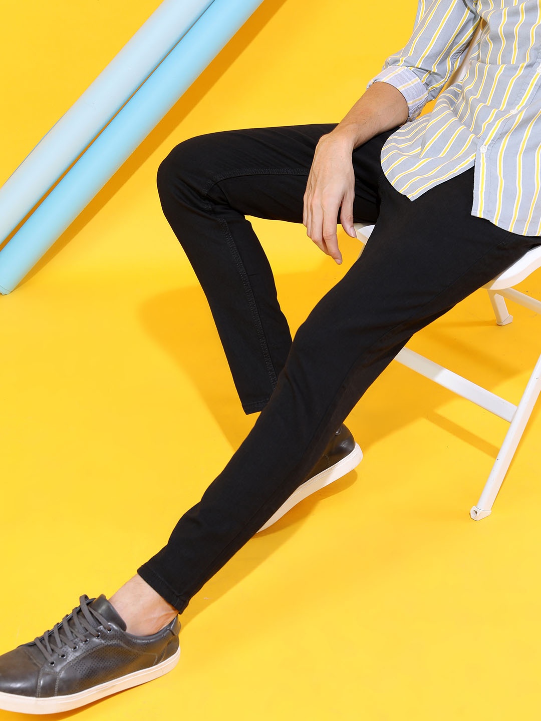 

LOCOMOTIVE Men Black Tapered Fit Mid-Rise Clean Look Stretchable Jeans