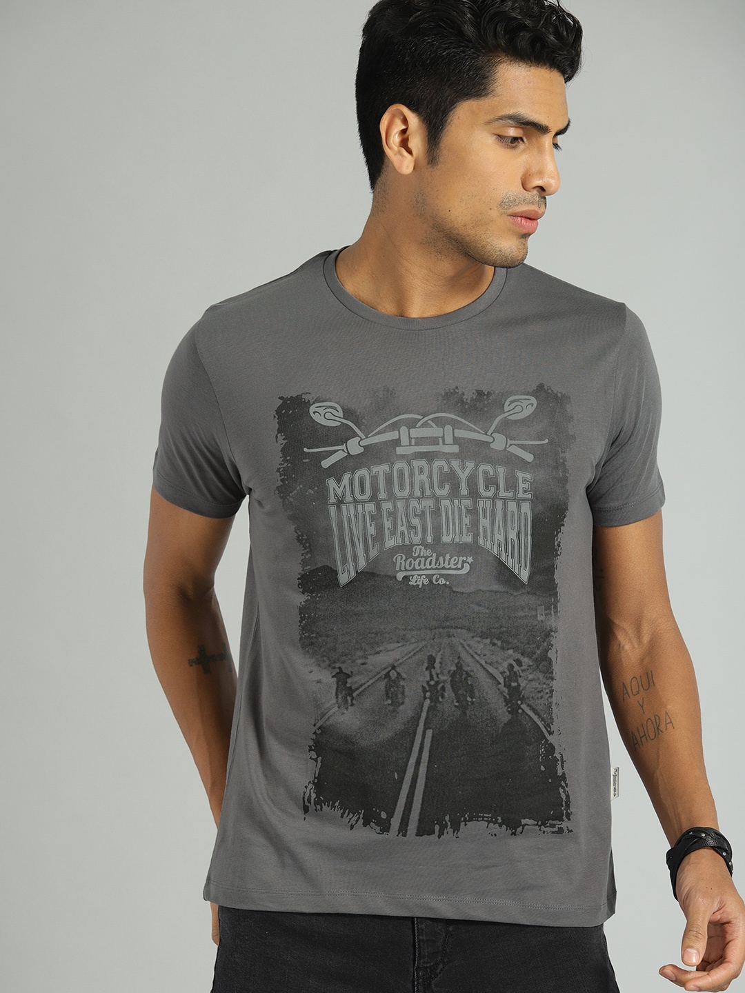 

The Roadster Lifestyle Co Men Charcoal Printed Round Neck T-shirt