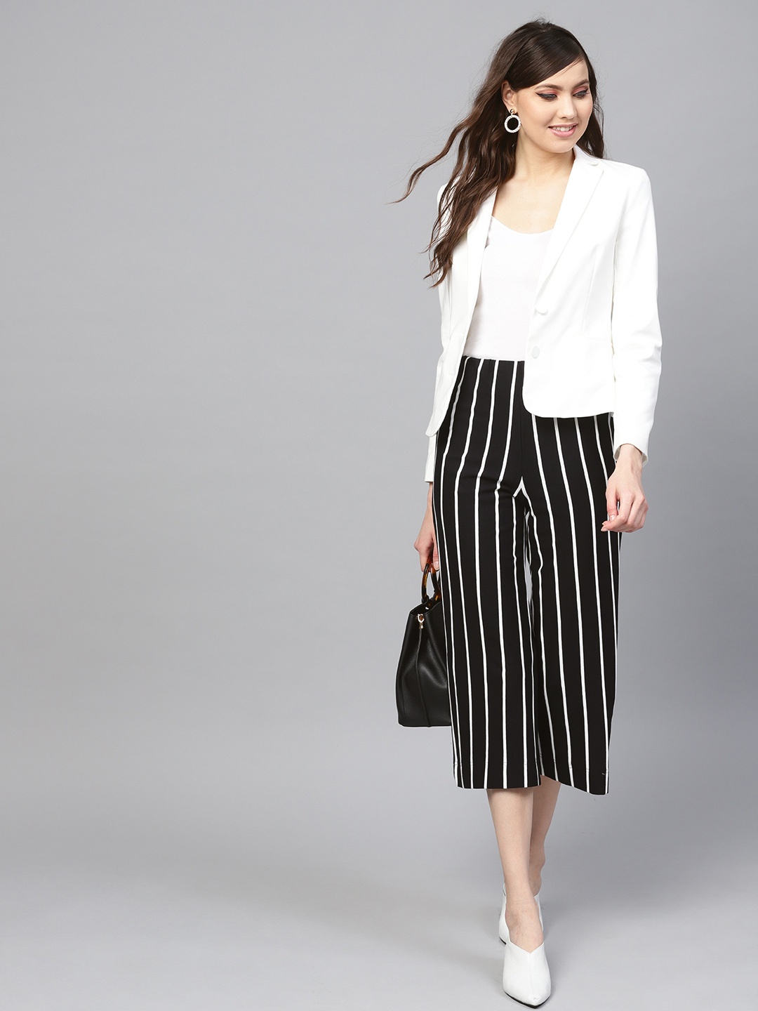 

SASSAFRAS Women Black & White Regular Fit Striped Culottes