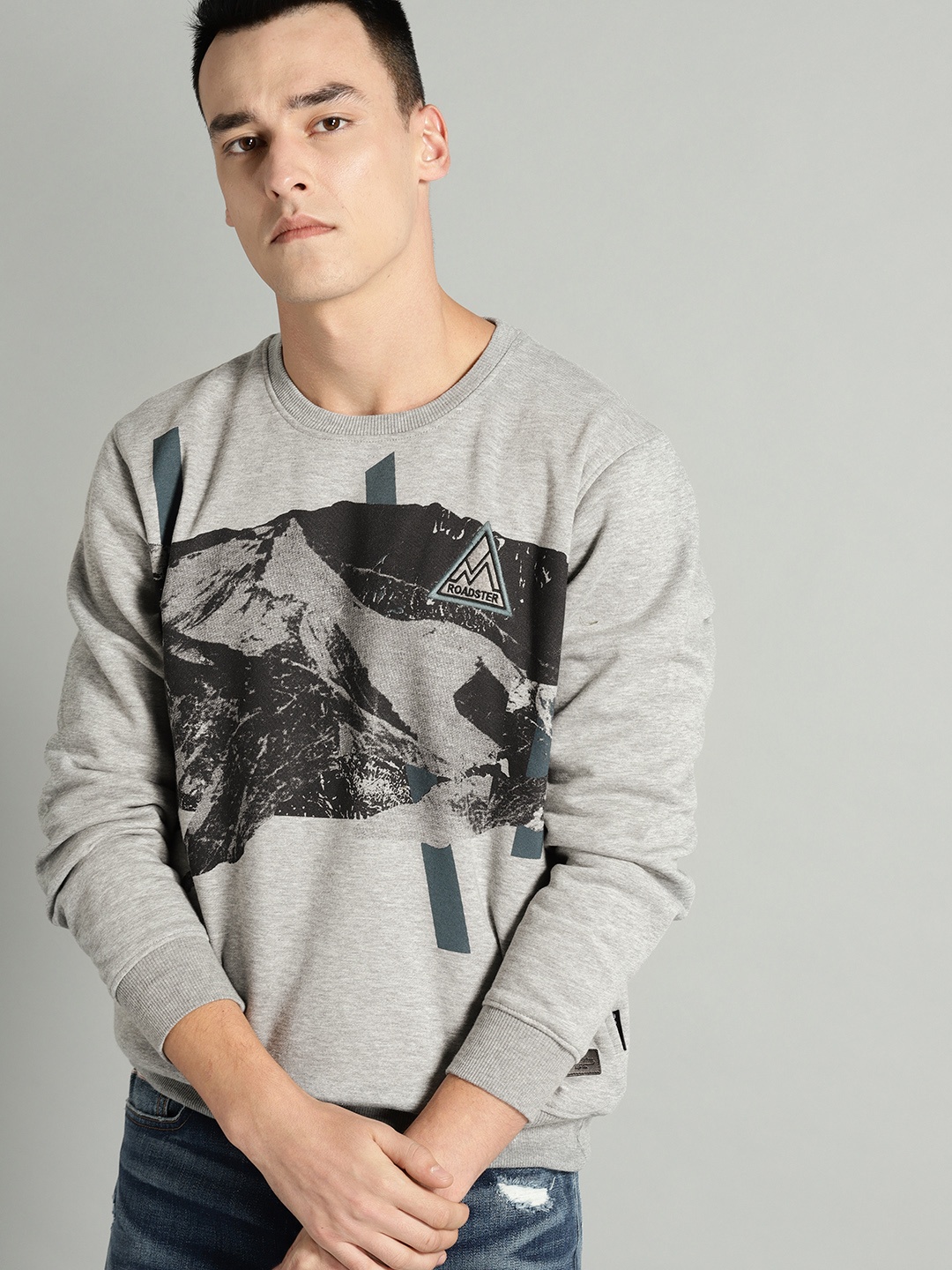 

The Roadster Lifestyle Co Men Grey Melange & Black Printed Sweatshirt