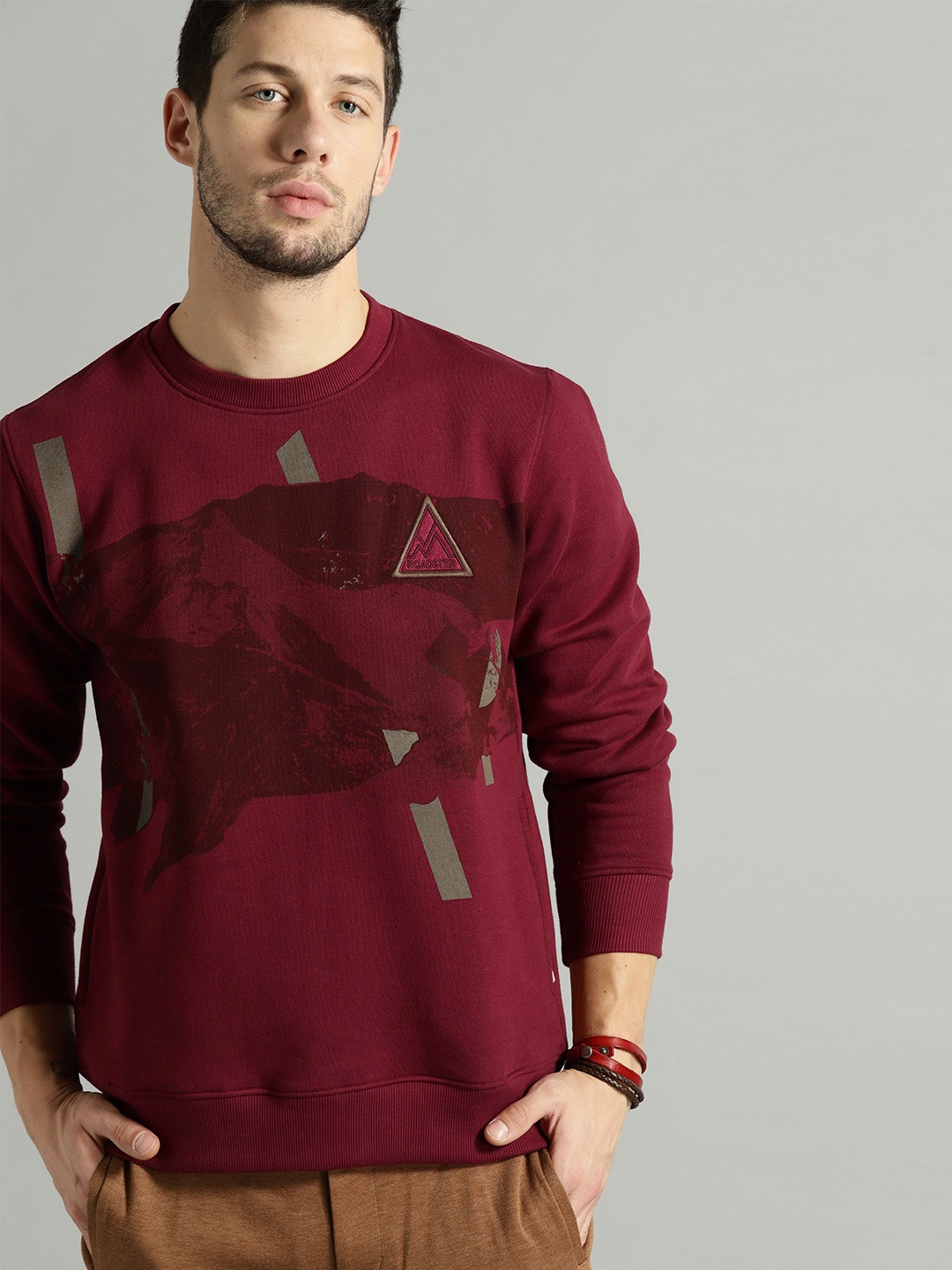 

The Roadster Lifestyle Co Men Maroon Printed Sweatshirt