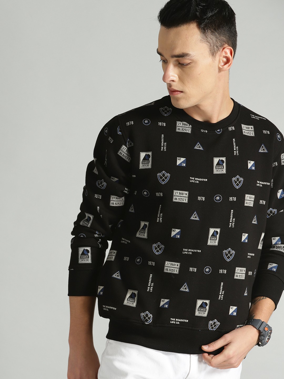 

The Roadster Lifestyle Co Men Black & Grey Melange Printed Sweatshirt