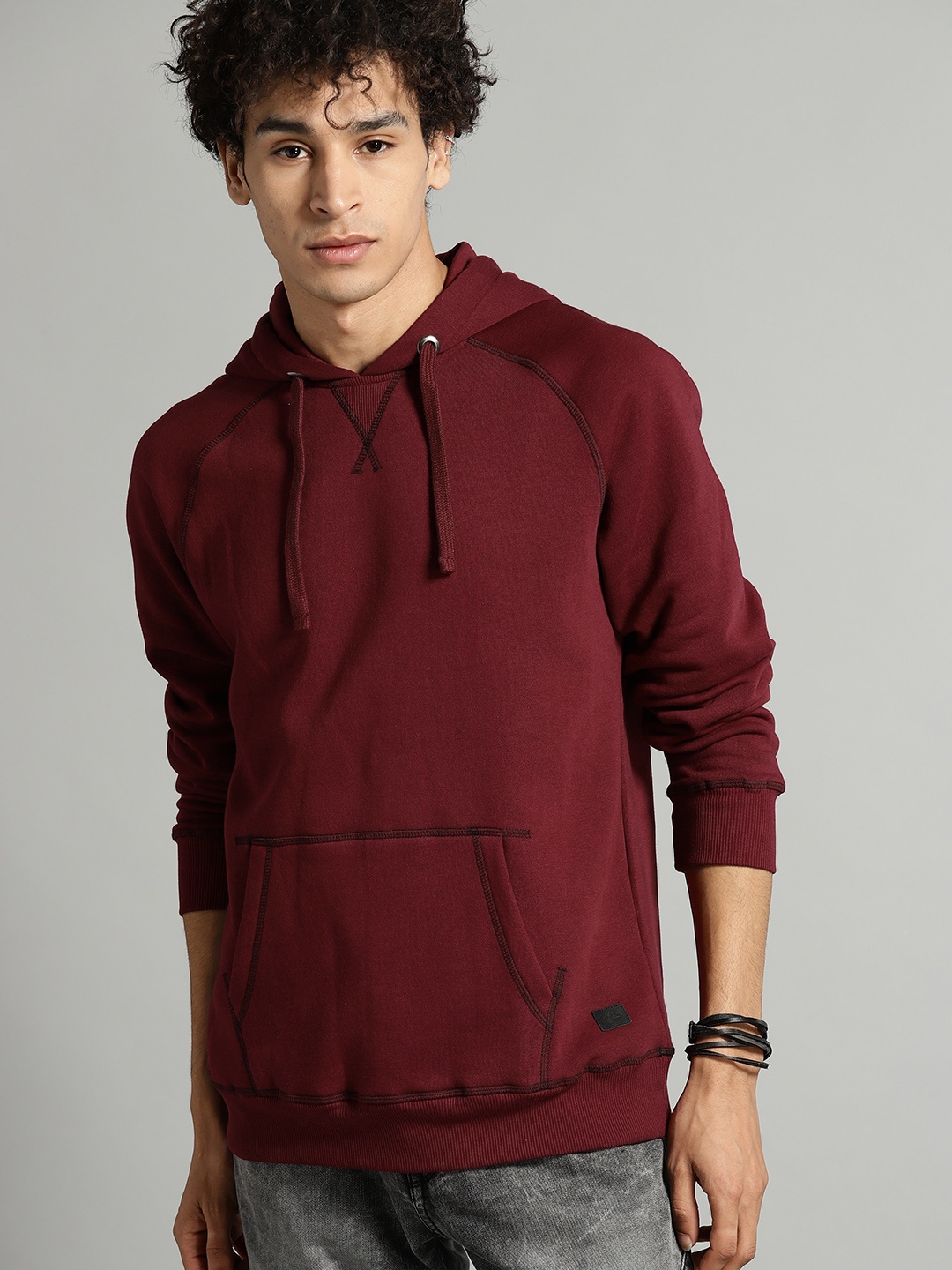 

The Roadster Lifestyle Co Men Maroon Solid Hooded Sweatshirt