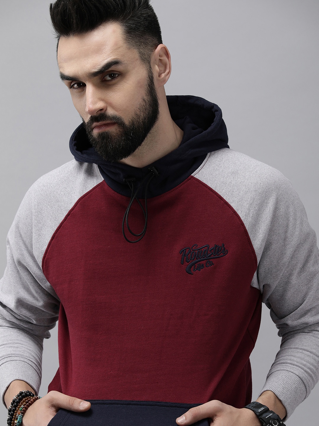 

The Roadster Lifestyle Co. Men Colourblocked Long Sleeves Hooded Sweatshirt, Maroon