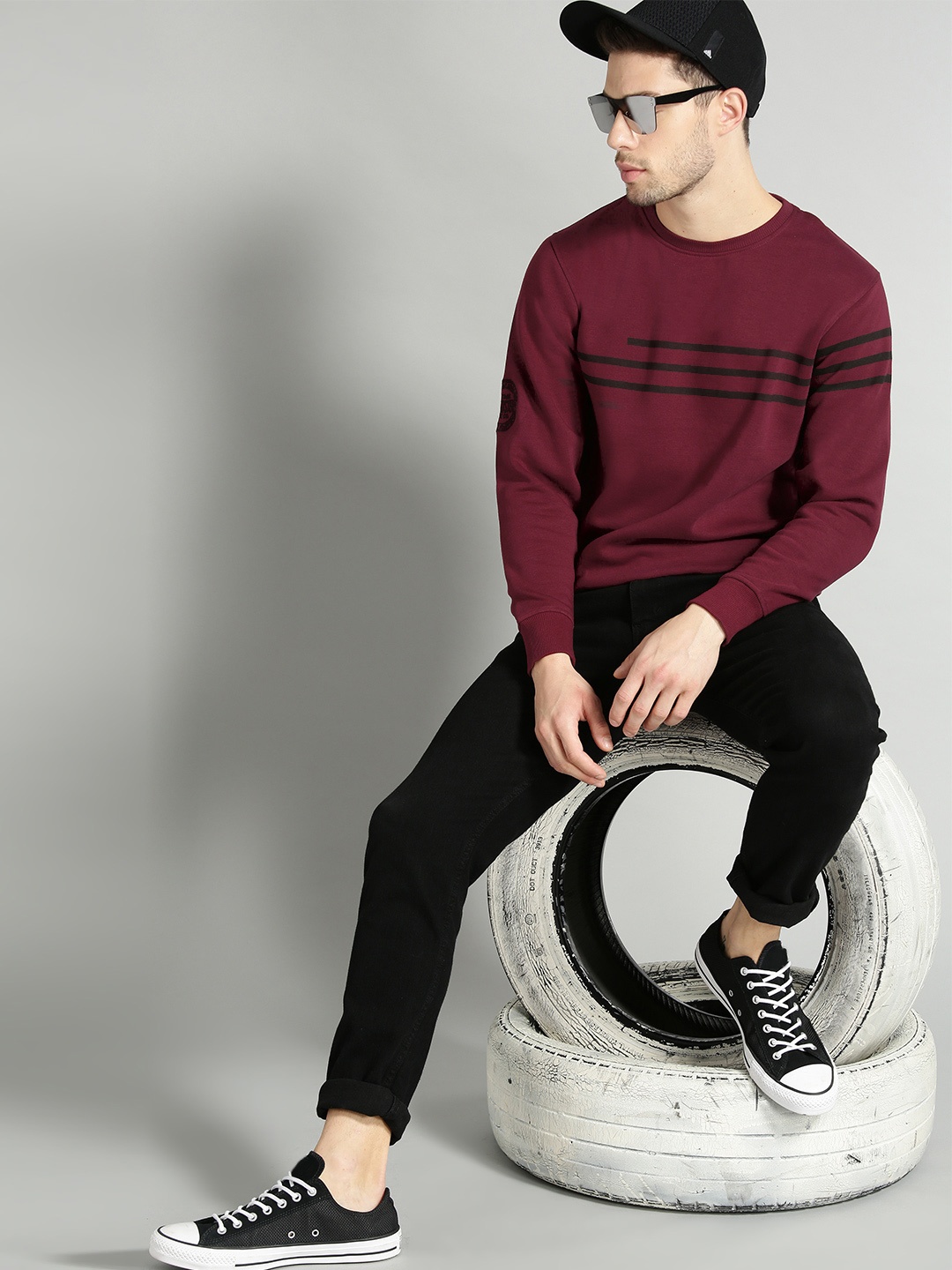 

The Roadster Lifestyle Co Men Maroon & Black Striped Detail Sweatshirt