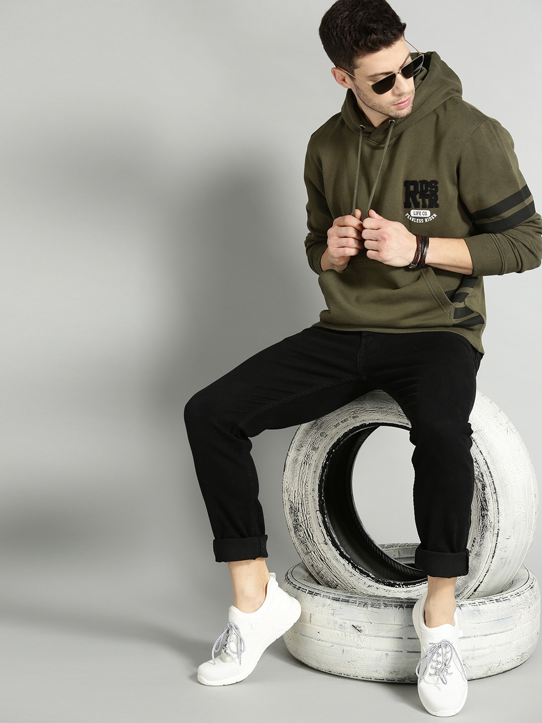 

The Roadster Lifestyle Co Men Olive Green Solid Hooded Sweatshirt