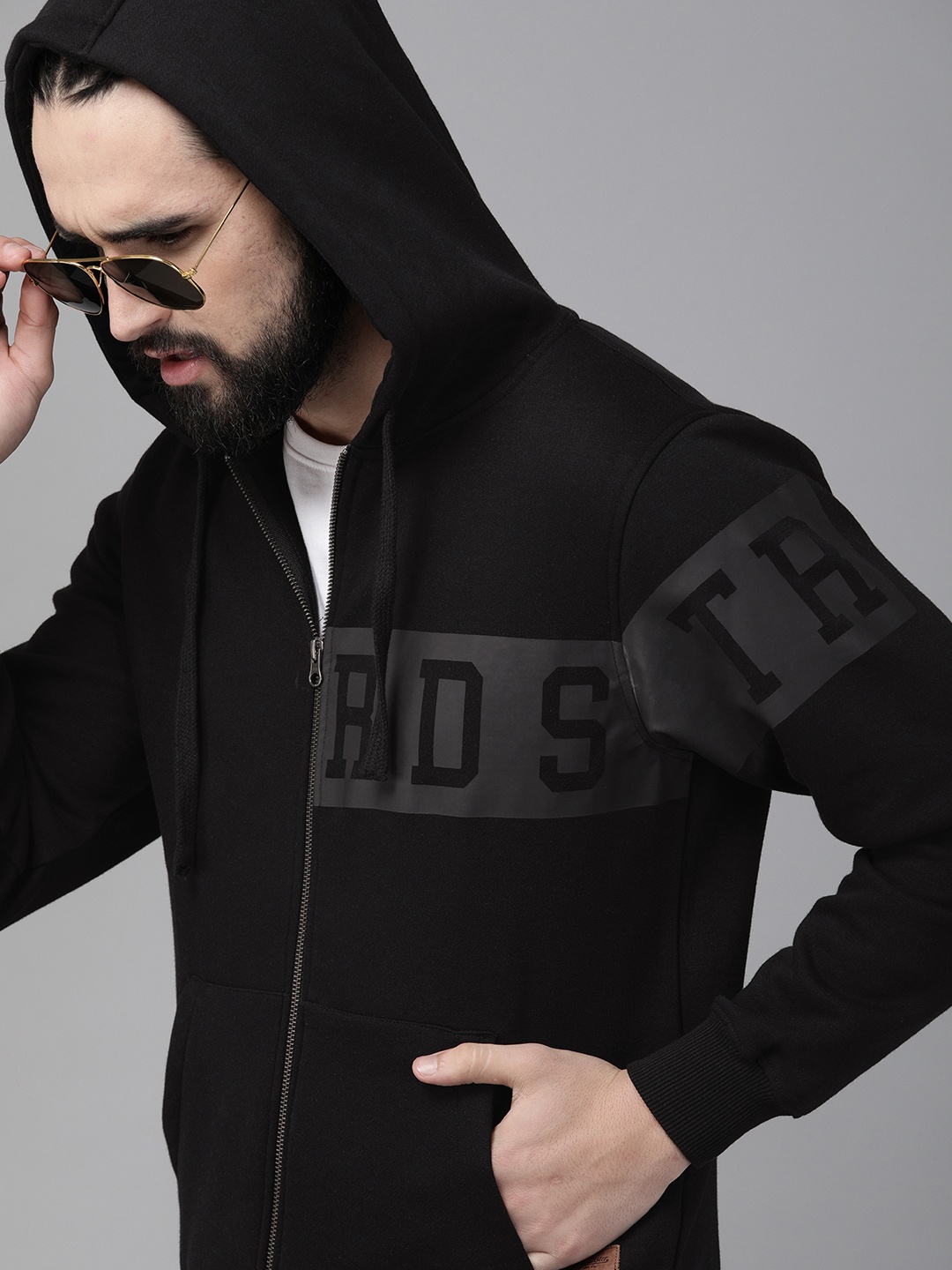 

The Roadster Lifestyle Co Men Black Brand Carrier Solid Hooded Sweatshirt