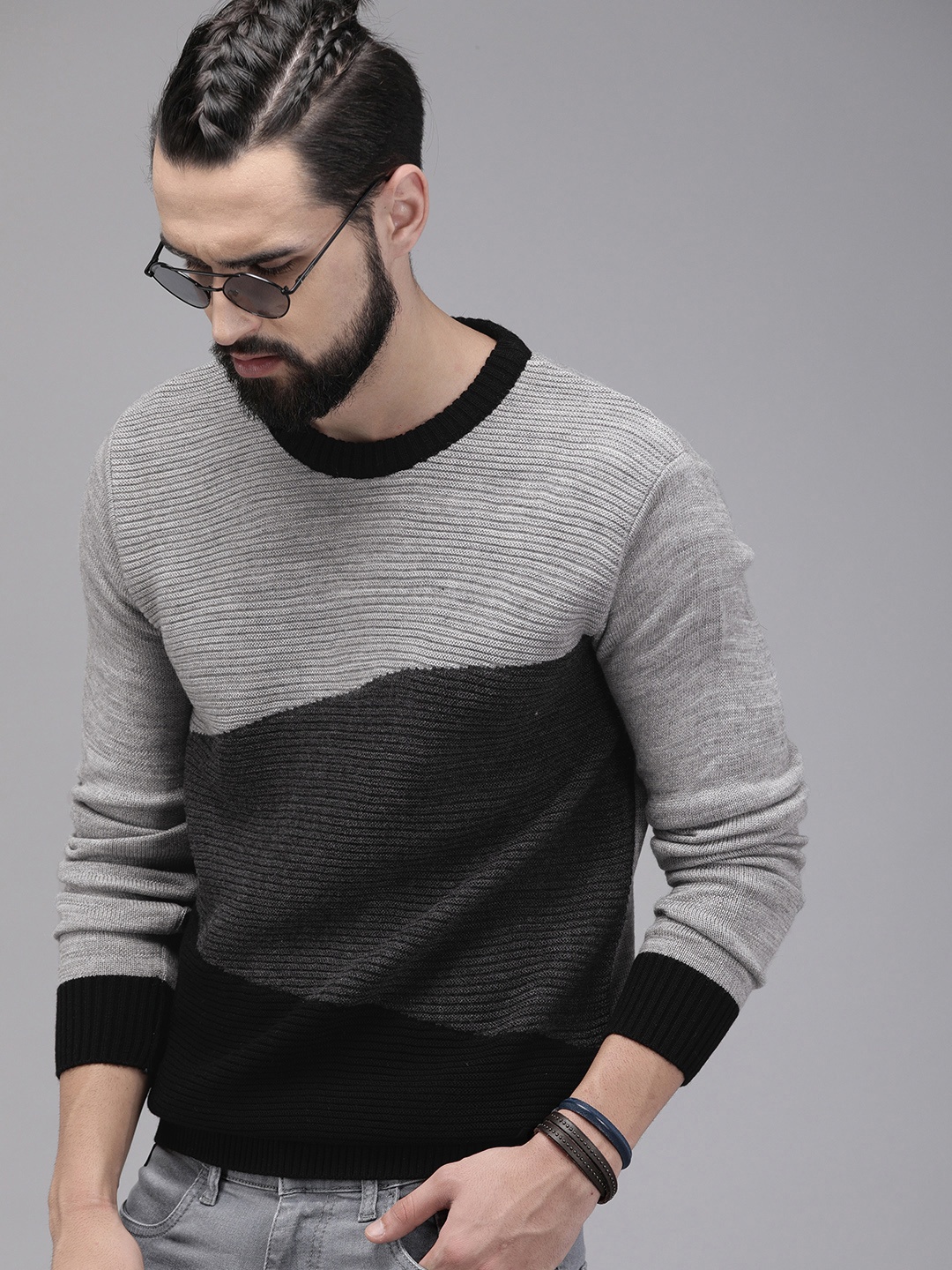 

The Roadster Lifestyle Co Men Grey & Black Colourblocked Pullover Sweater