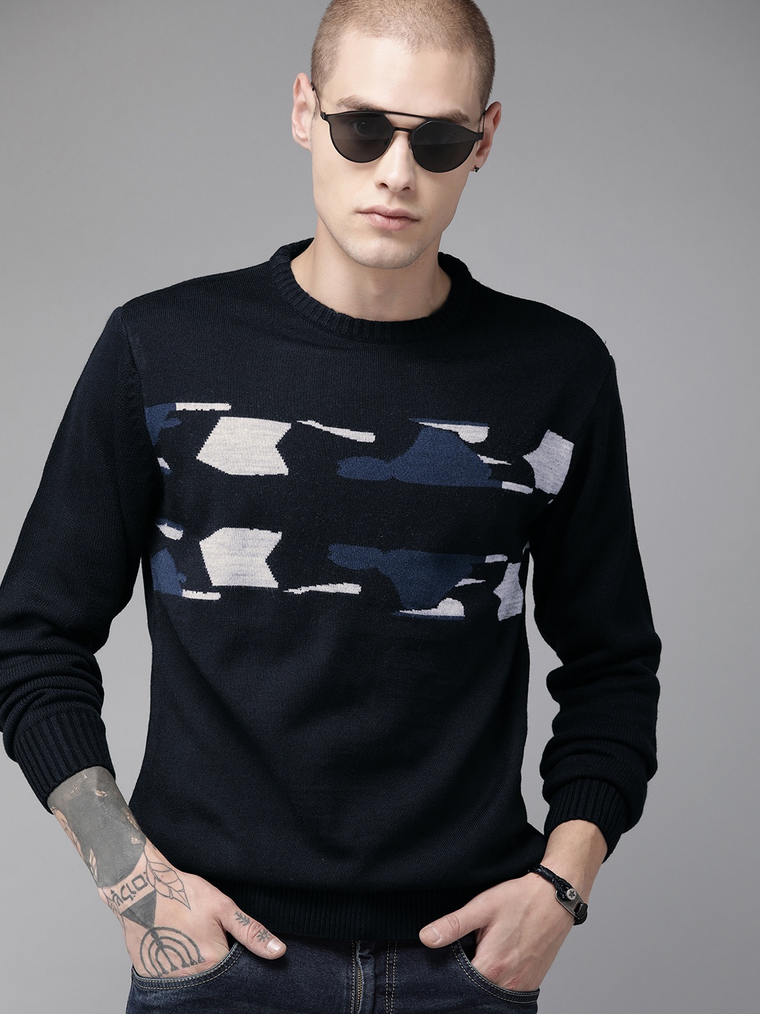 

The Roadster Lifestyle Co Men Navy Blue & Grey Melange Self Design Sweater