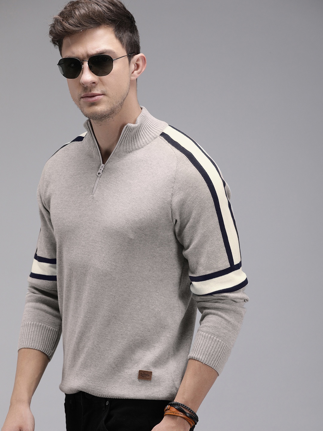 

The Roadster Lifestyle Co Men Grey Melange Solid Pullover Sweater