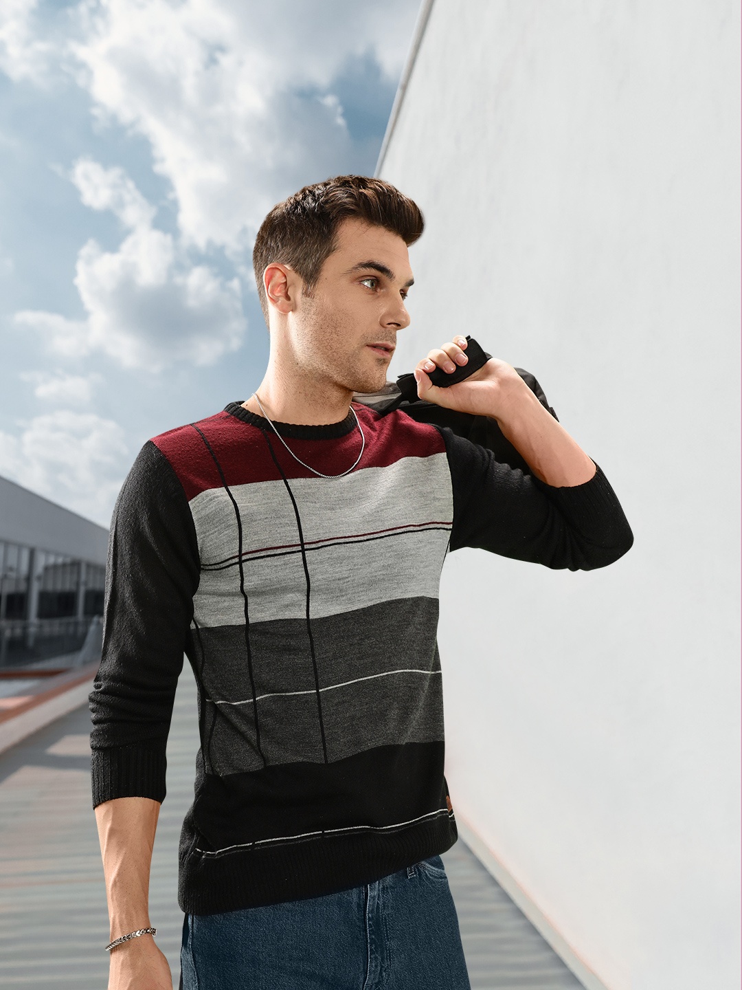

The Roadster Lifestyle Co Men Black & Grey Colourblocked Sweater