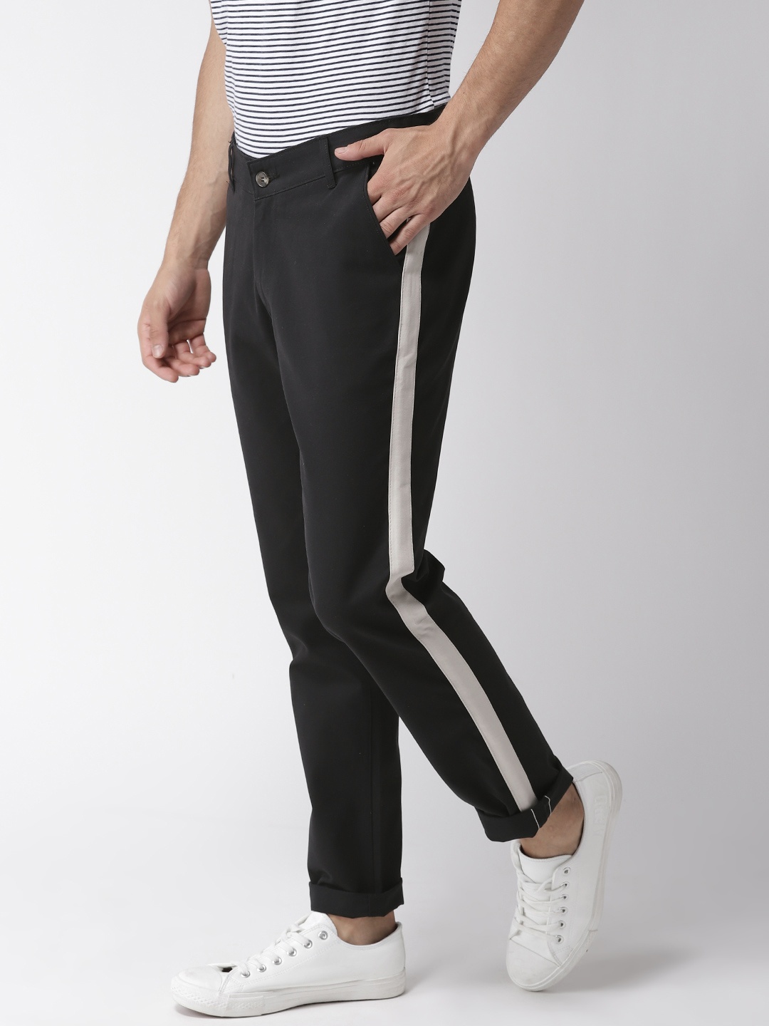 

Hubberholme Men Black Slim Fit Solid Regular Trousers