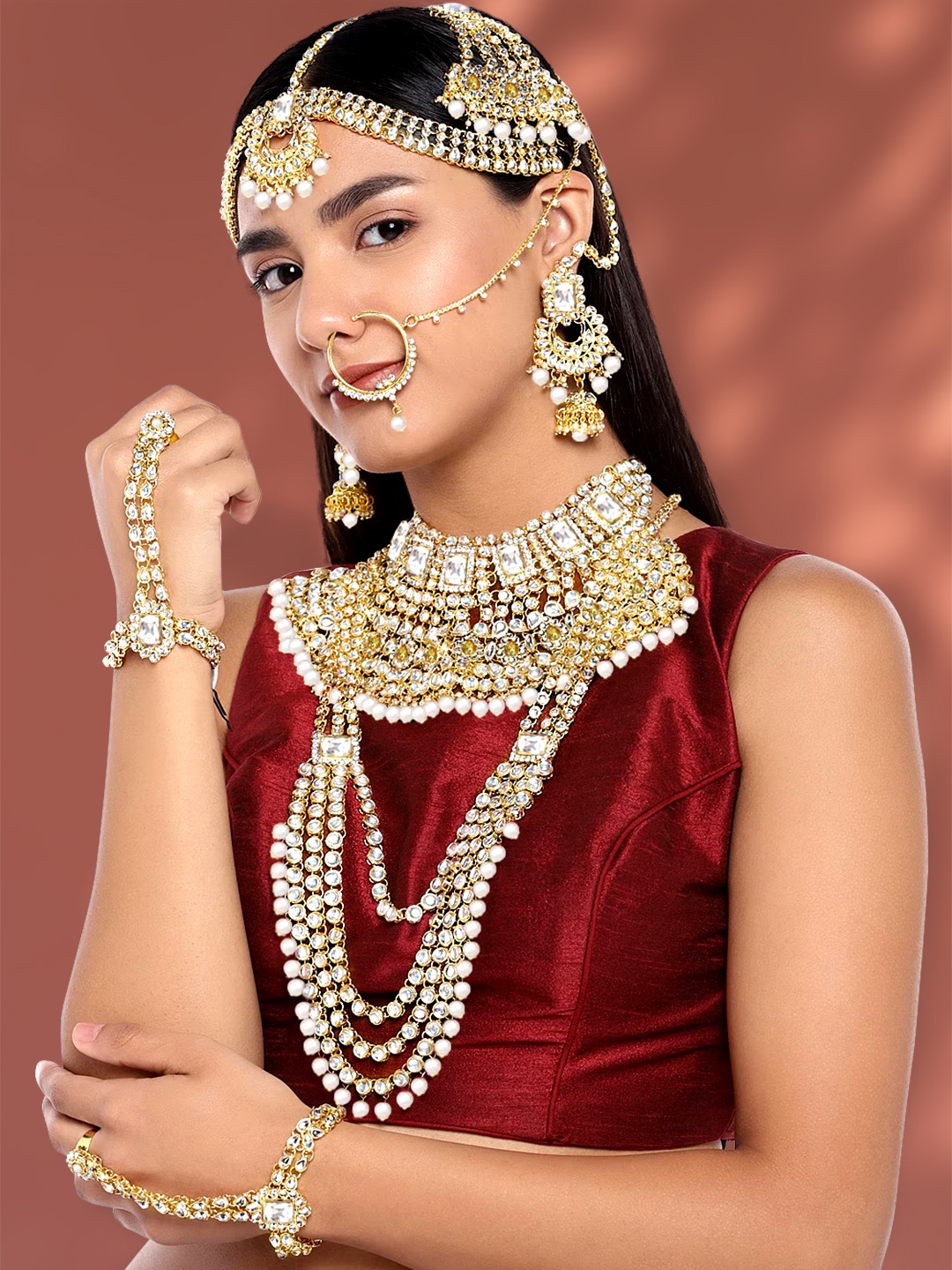 

Peora Gold-Plated & White Kundan Studded Traditional Jewellery Set