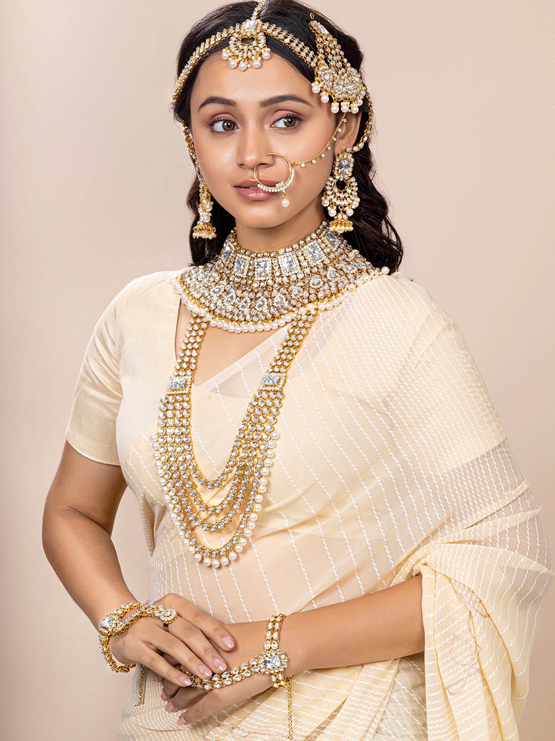 

Peora Gold-Plated & White Kundan Studded Traditional Jewellery Set