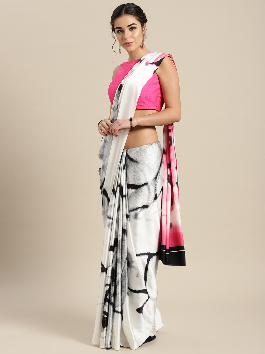

Rajesh Silk Mills Off-White & Grey Printed Saree