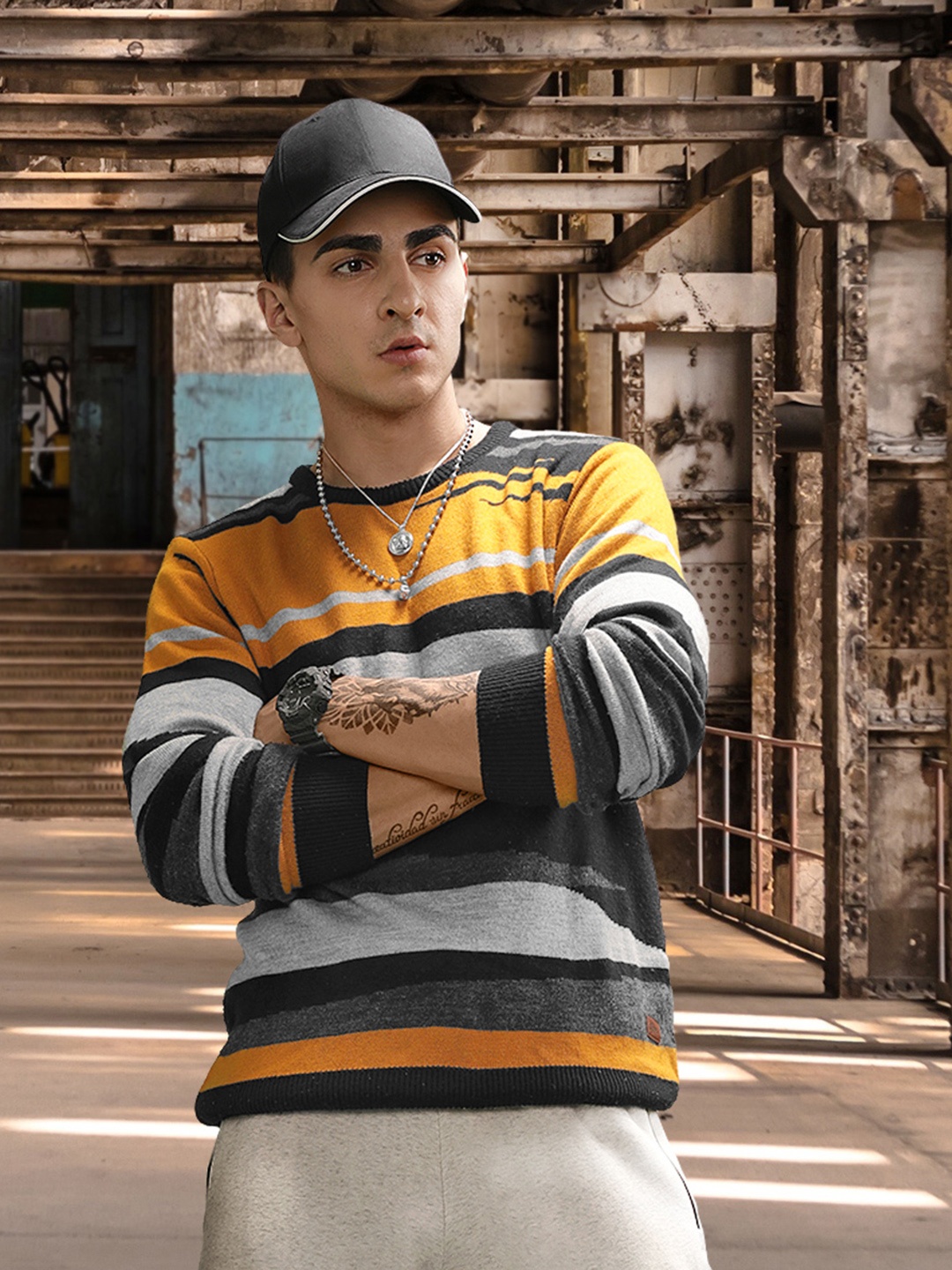 

The Roadster Lifestyle Co Men Navy Blue & Grey Self Design Sweater