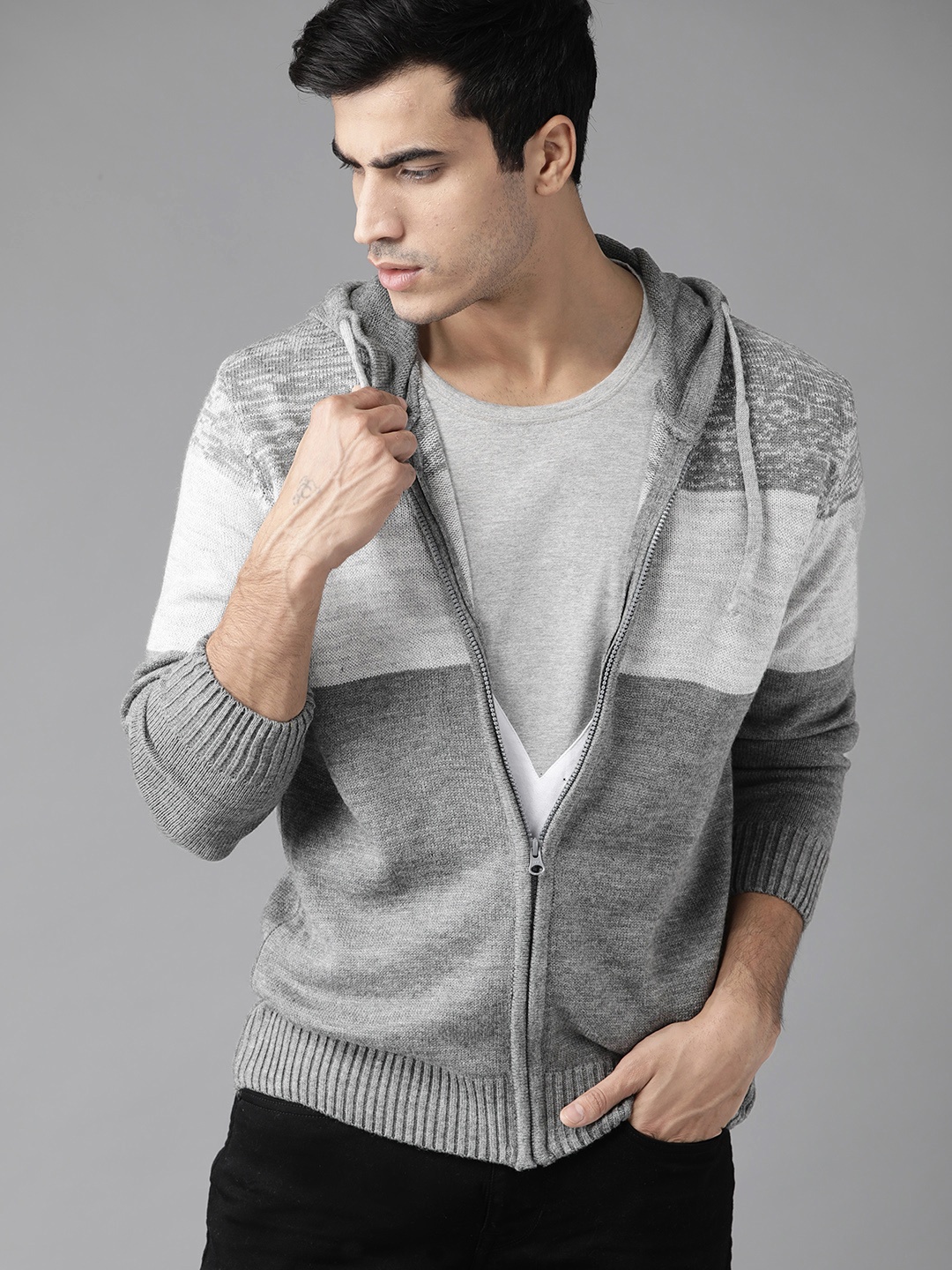 

The Roadster Lifestyle Co Men Grey Colourblocked Cardigan Sweater