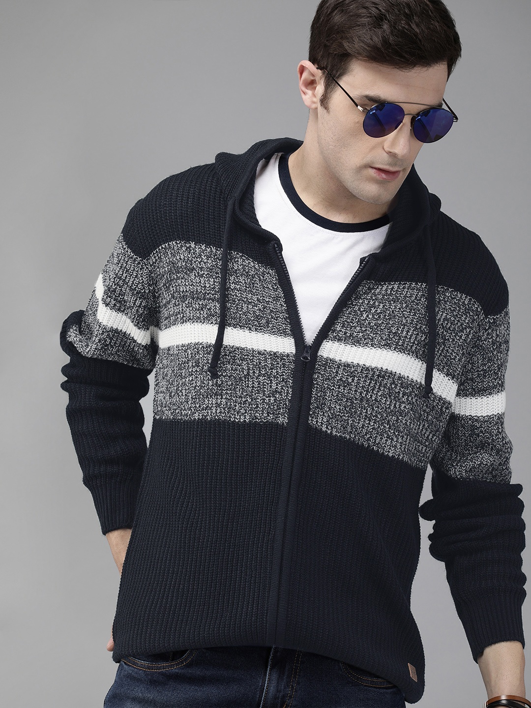 

The Roadster Lifestyle Co Men Navy Blue & Grey Grindle Colourblocked Front-Open Sweater