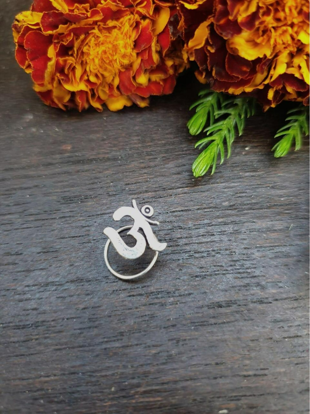 

FIROZA Oxidised Silver-Toned Om-Shaped Stud Nosepin