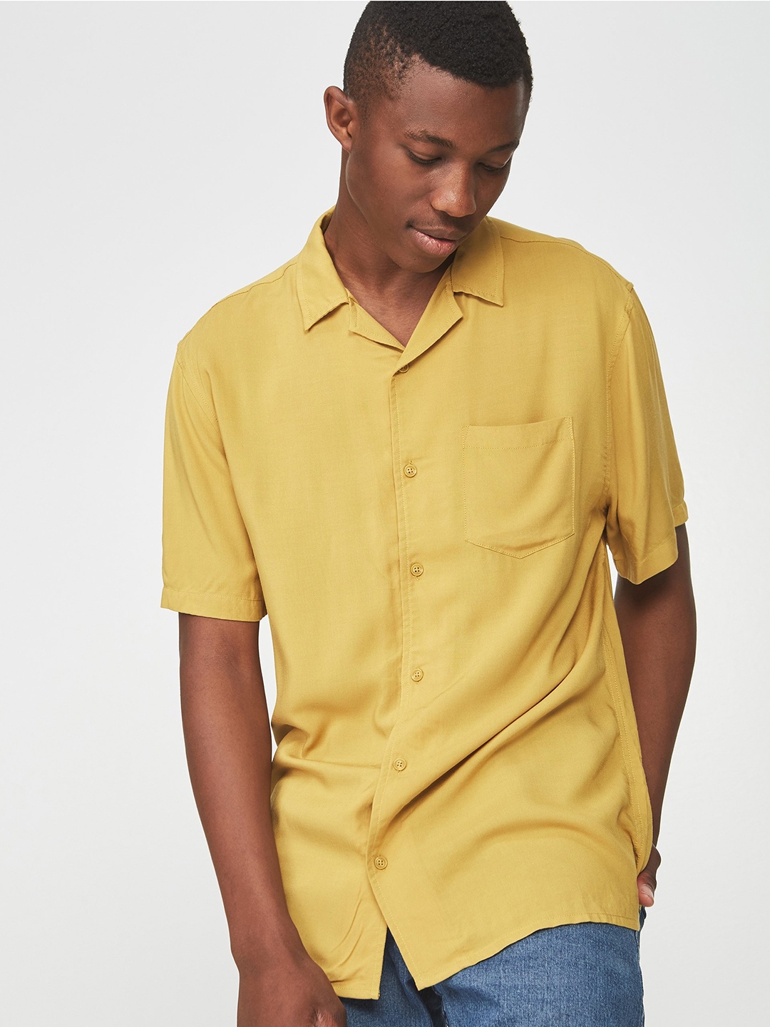 

COTTON ON Men Yellow Slim Fit Solid Casual Shirt