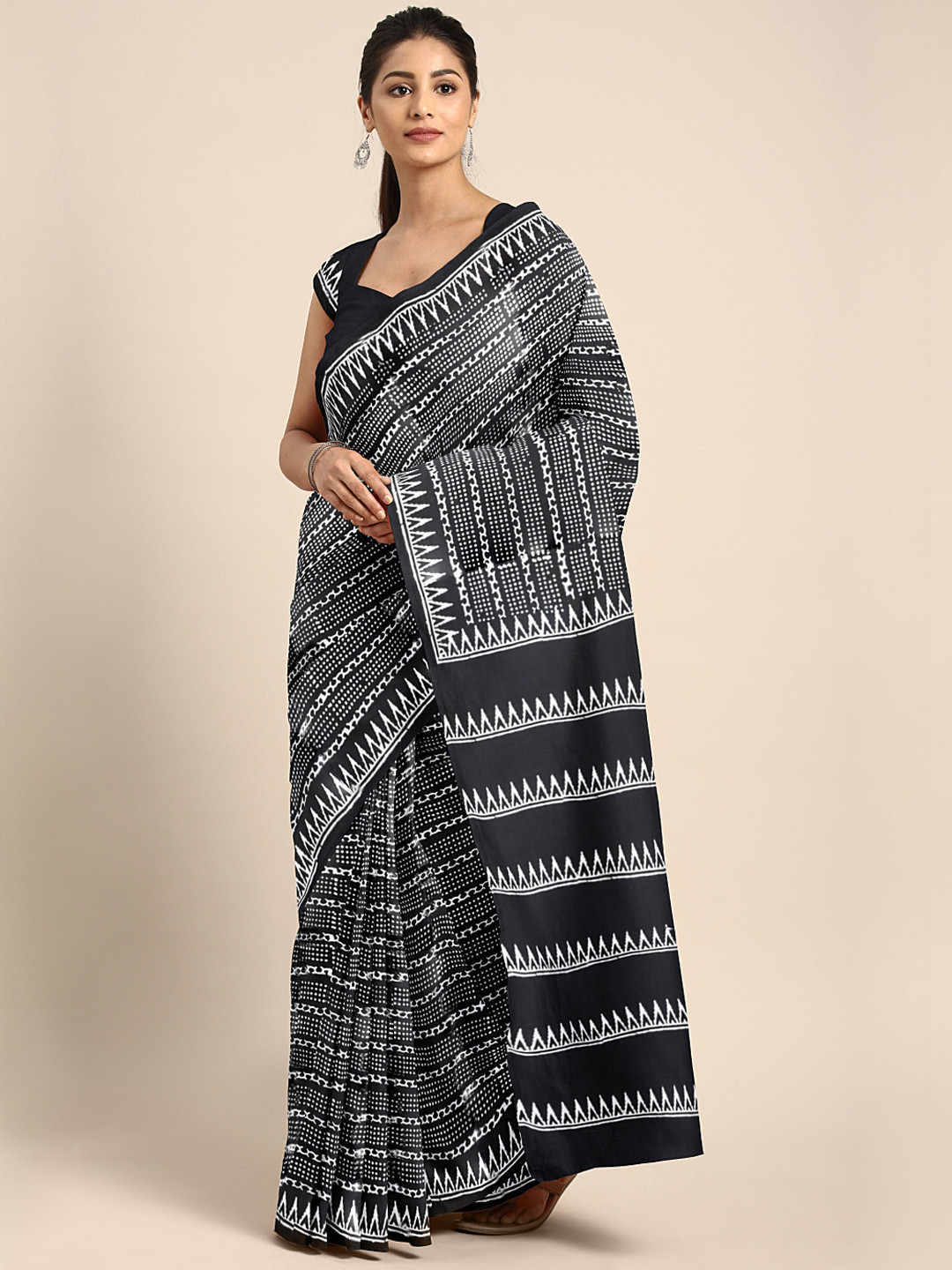 

Kalakari India Black & White Striped Sustainable Saree