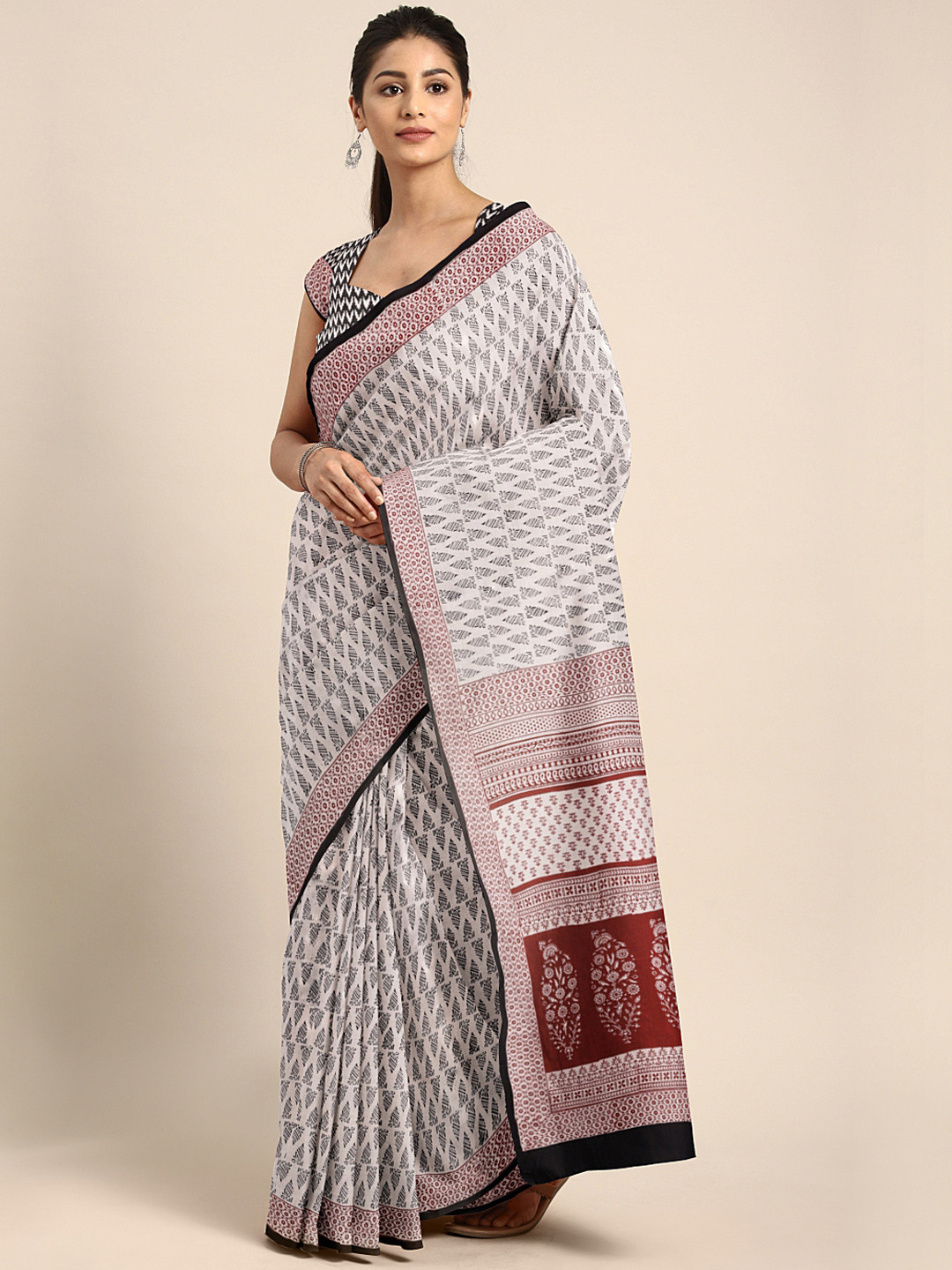 

Kalakari India Beige & Black Printed Bagh Saree