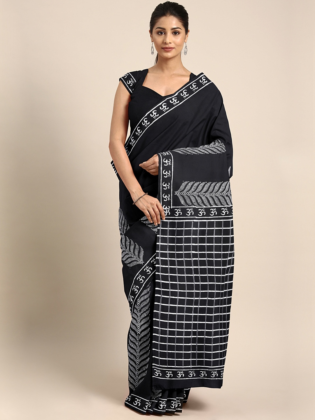 

Kalakari India Black & White Printed Sustainable Saree