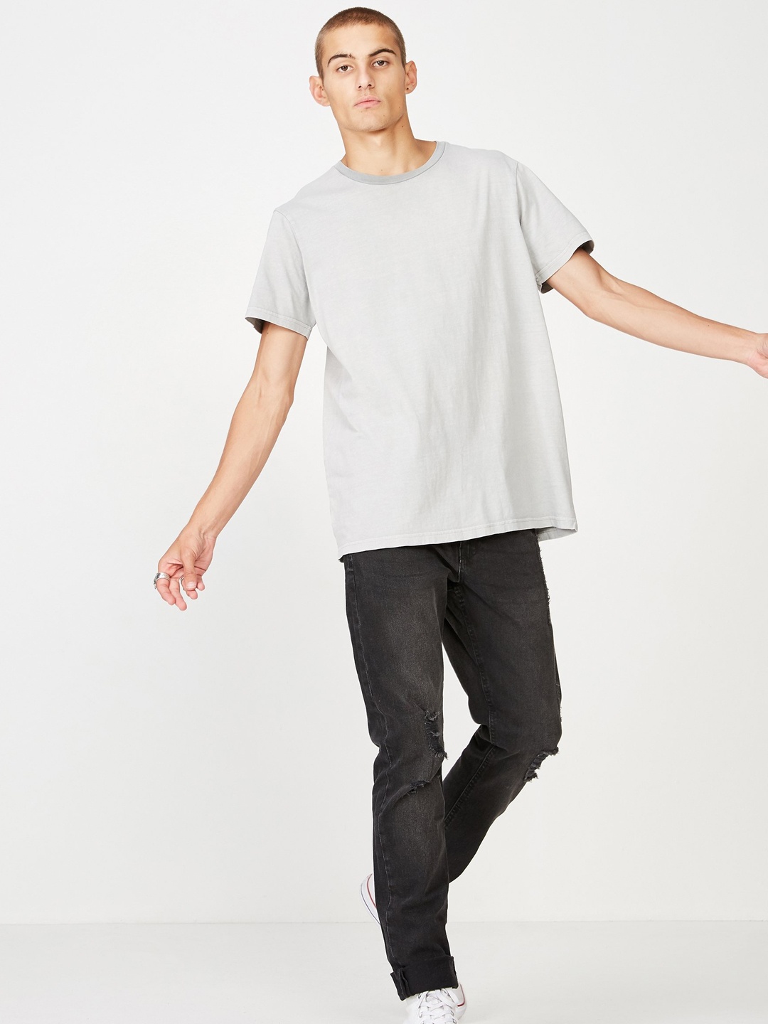 

COTTON ON Men Grey Solid Round Neck T-shirt