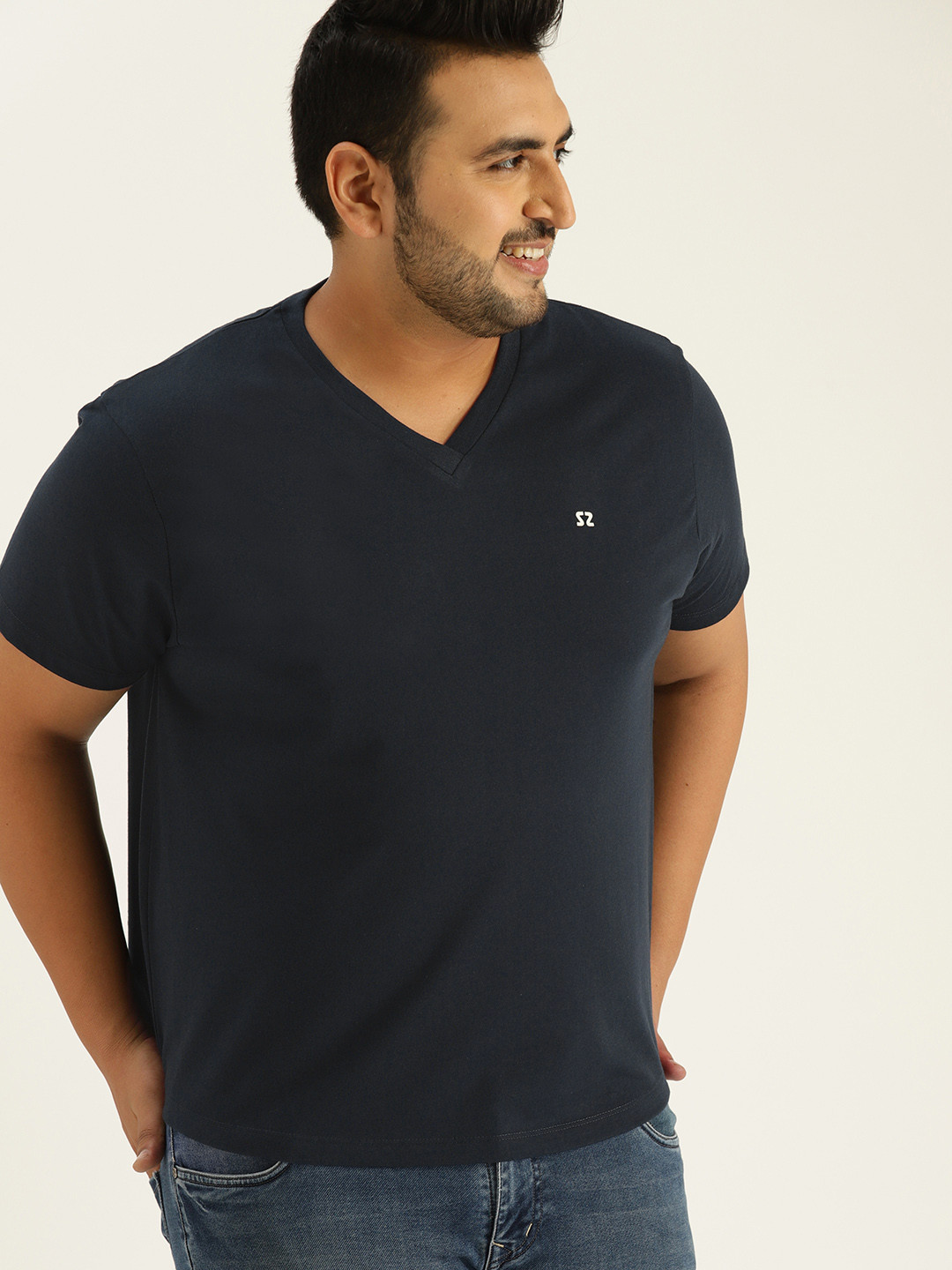 

Sztori Plus Size Men Navy Blue Solid V-Neck T-shirt