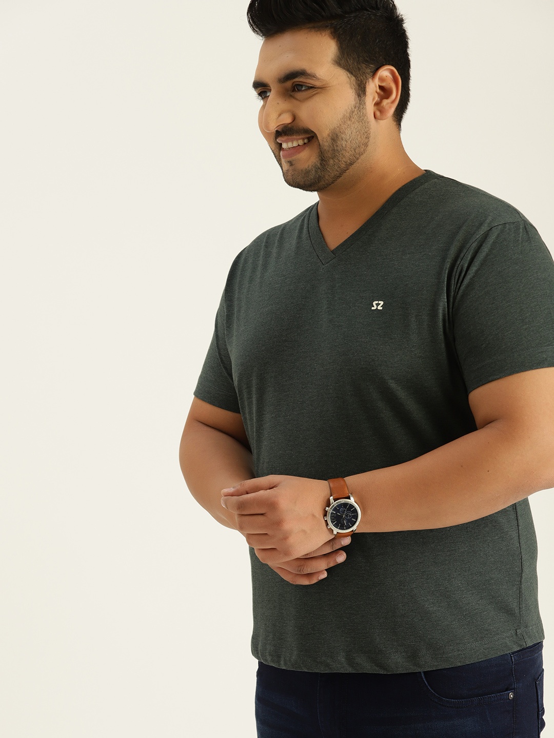 

Sztori Plus Size Men Green Solid V-Neck T-shirt