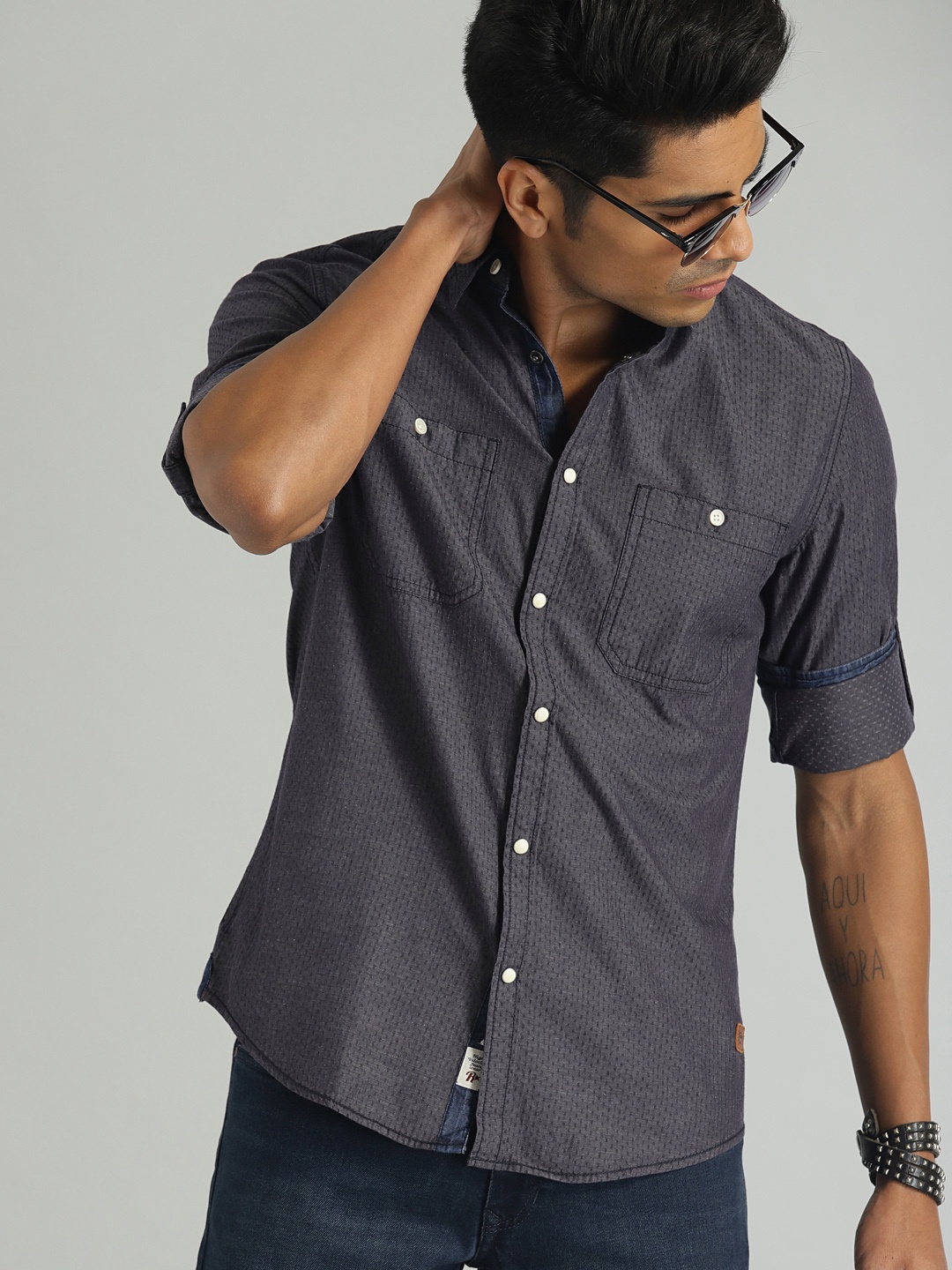 

The Roadster Lifestyle Co Men Grey & Navy Regular Fit Self Design Casual Shirt