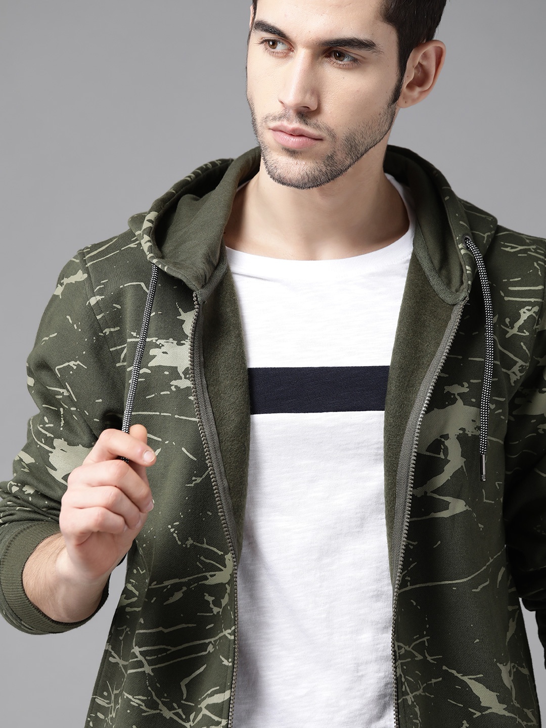 

The Roadster Lifestyle Co Men Olive Green Printed Hooded Sweatshirt