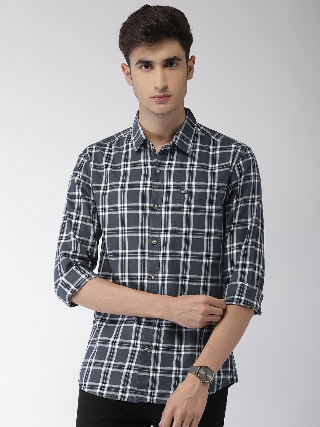 

The Indian Garage Co Men Grey & White Slim Fit Checked Casual Shirt