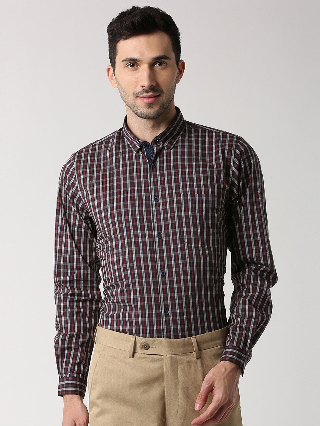

Peter England Men Navy Blue & Red Slim Fit Checked Formal Shirt