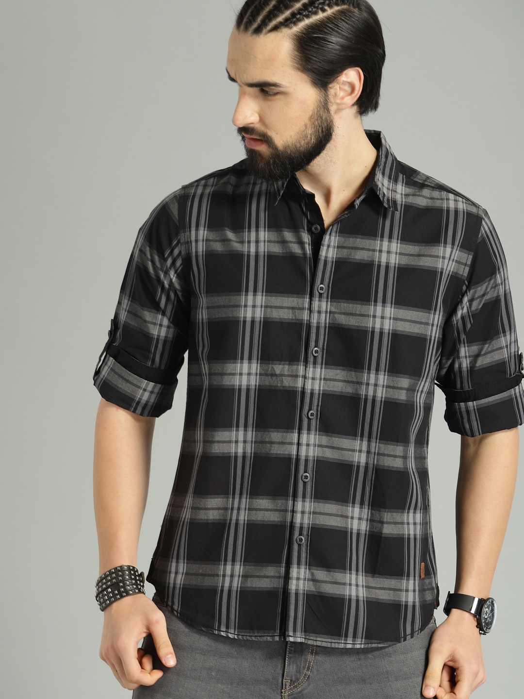 

The Roadster Lifestyle Co Men Black & Grey Checked Casual Shirt