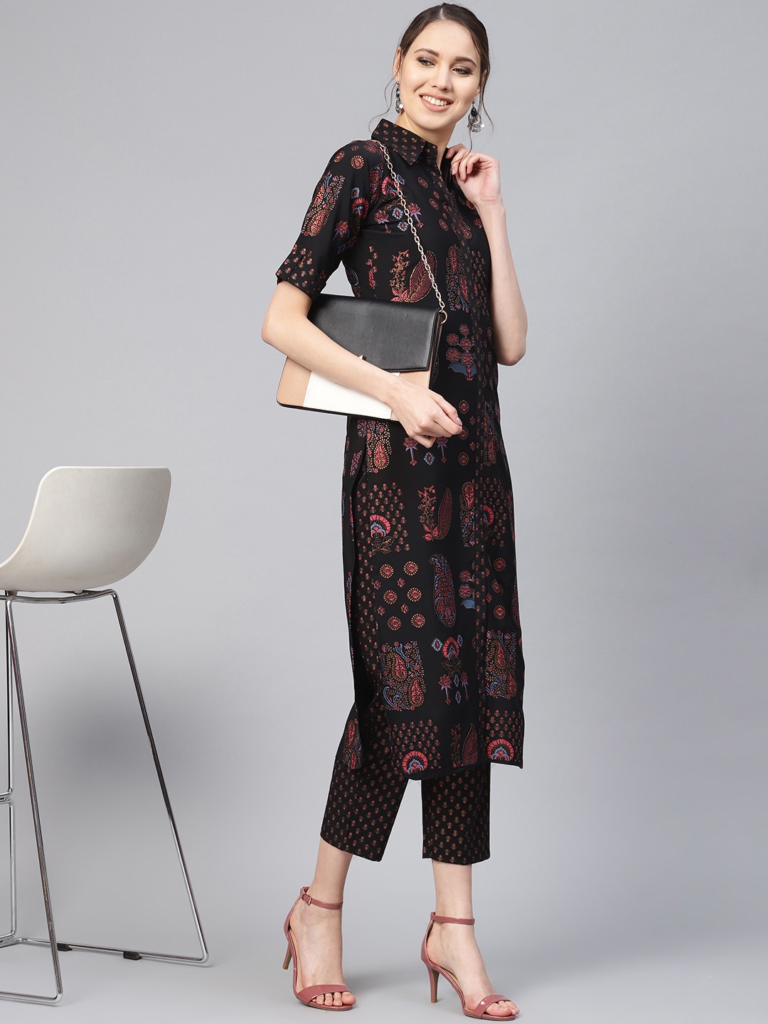

Ahalyaa Women Black & Pink Printed Kurta with Trousers