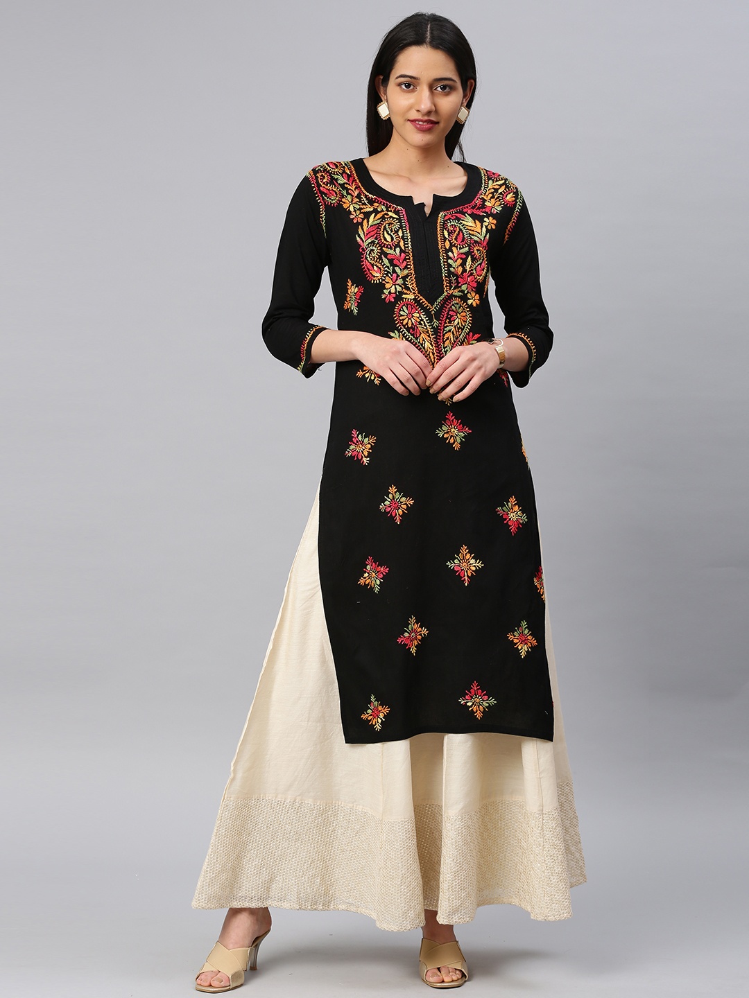 

Saadgi Women Black Embroidered Straight Chikankari Kurta