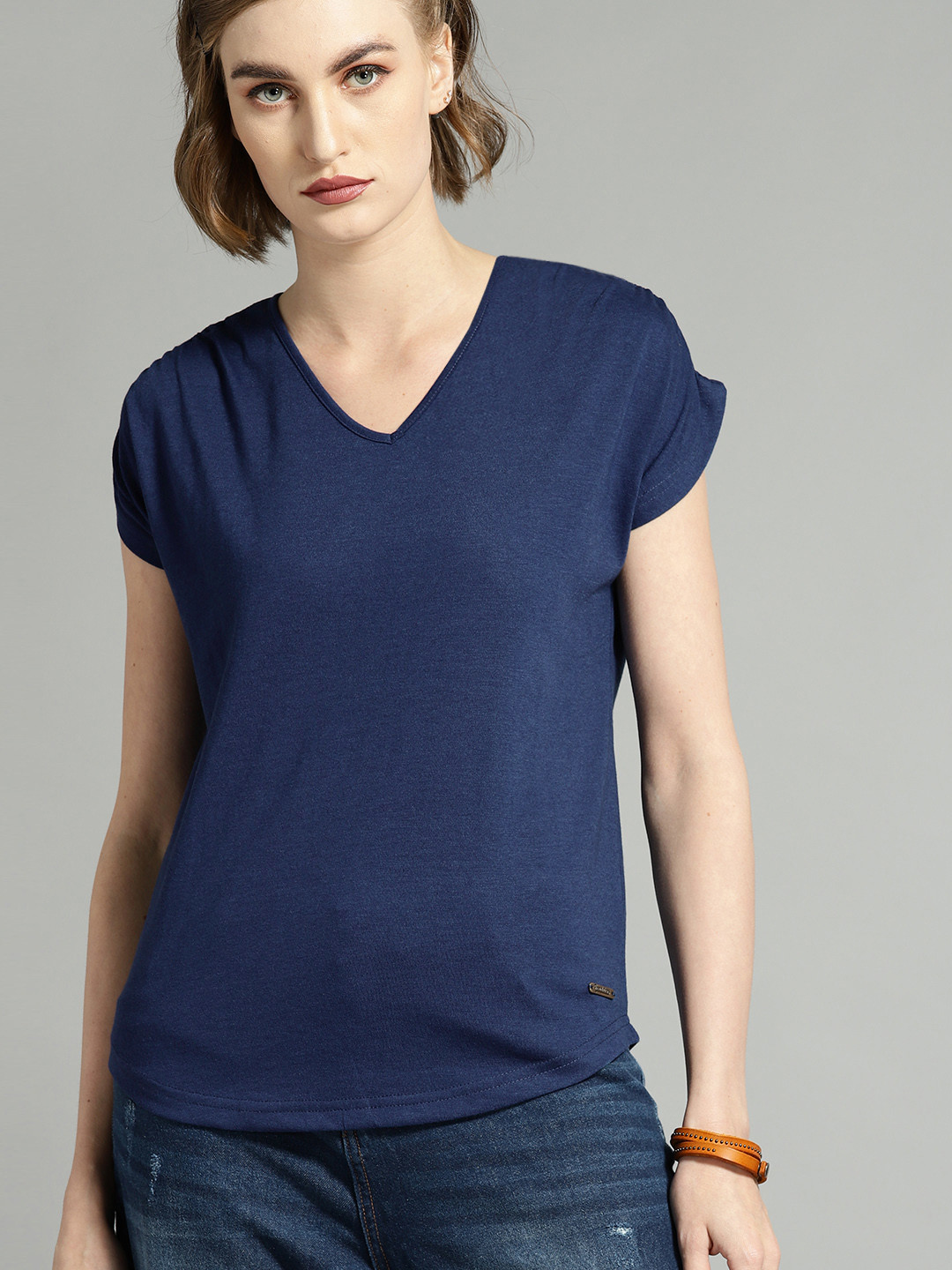 

The Roadster Lifestyle Co Women Navy Blue Solid V-Neck T-shirt