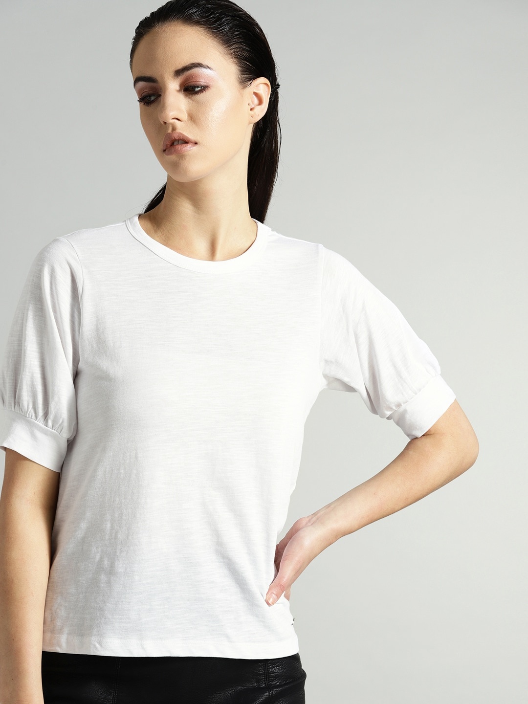 

The Roadster Lifestyle Co Women White Solid Round Neck T-shirt