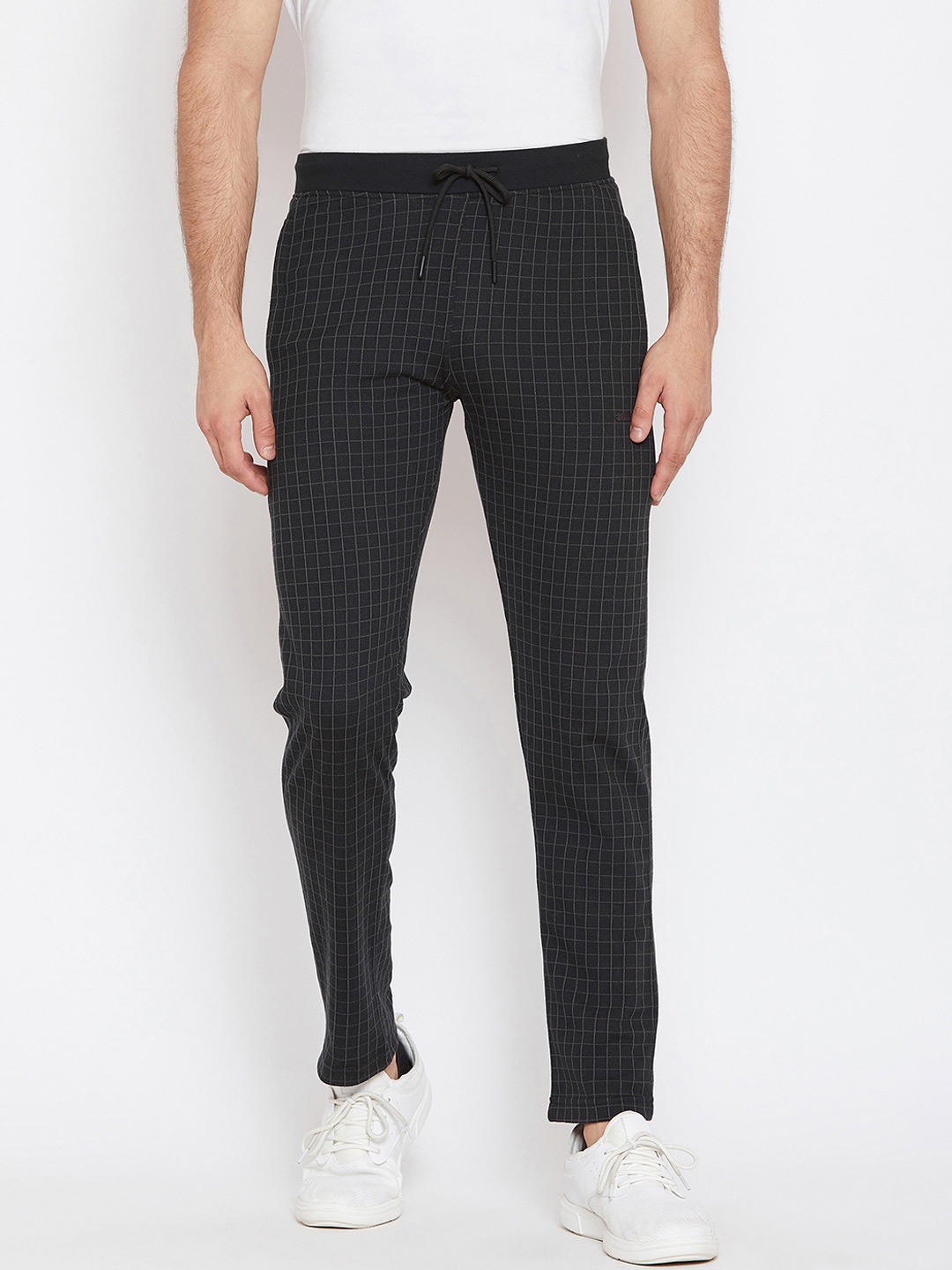 

Okane Men Black Checked Slim-Fit Trackpant