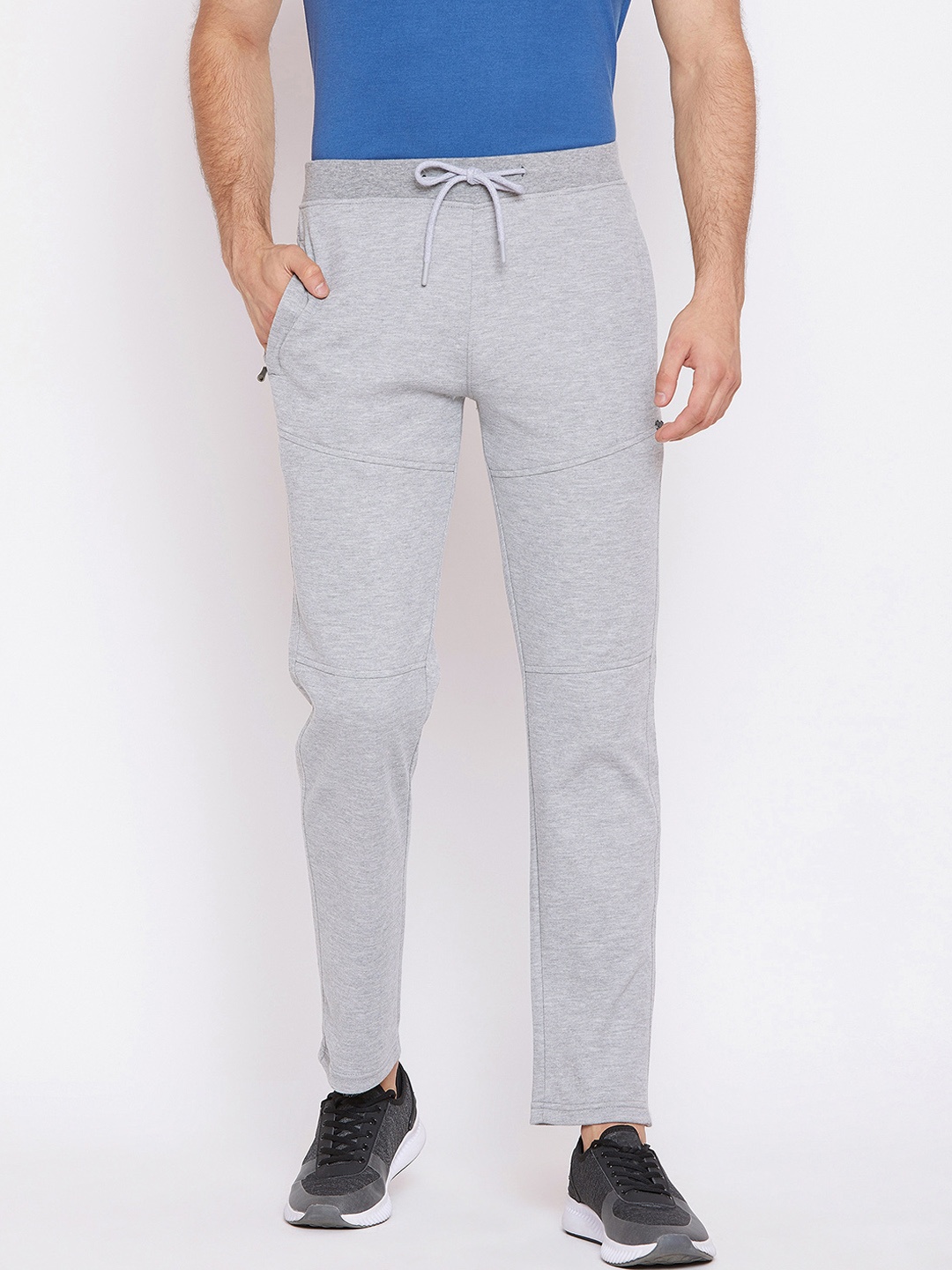 

Okane Men Grey Solid Slim-Fit Trackpant