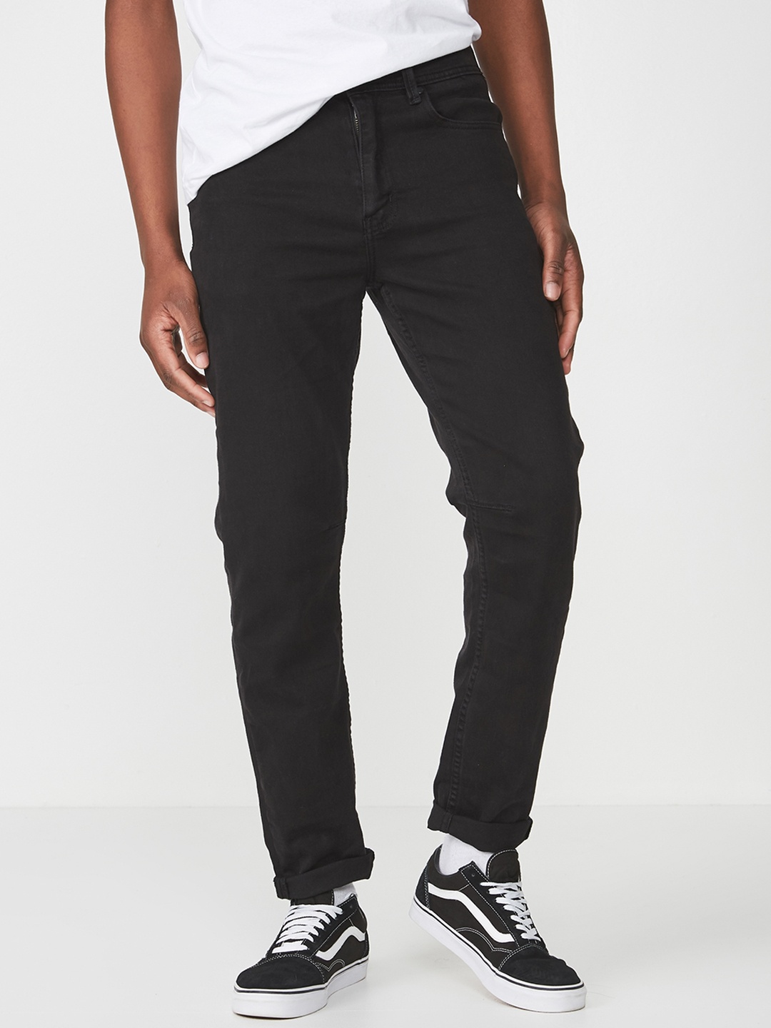 

COTTON ON Men Black Tapered Fit Low-Rise Clean Look Jeans