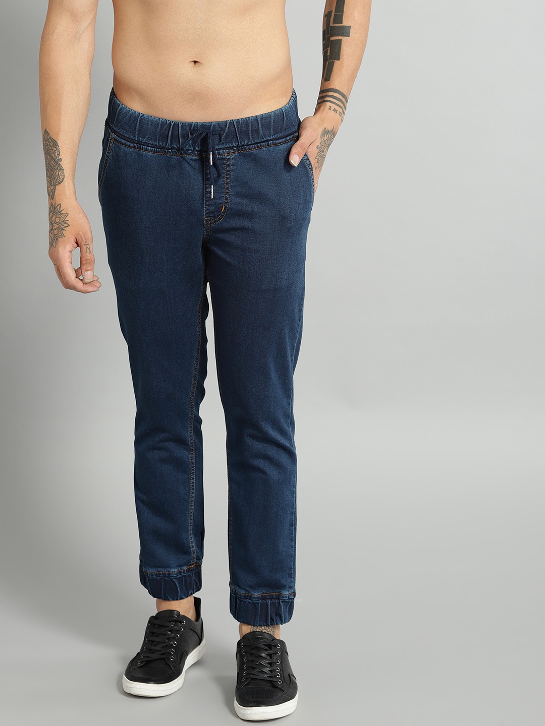 

The Roadster Lifestyle Co Men Blue Slim Jogger Fit Mid-Rise Clean Look Stretchable Jeans