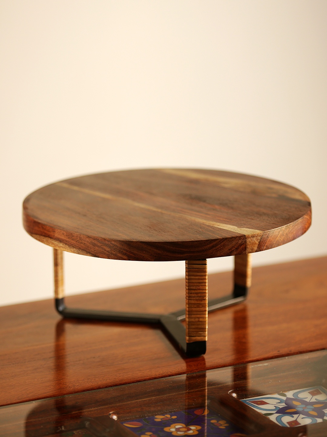 

ExclusiveLane Brown Solid Handwoven Cake Stand In Sheesham Wood & Iron