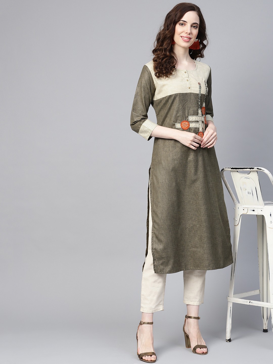 

Yufta Women Olive Green & Beige Solid Straight Kurta with Applique Detail