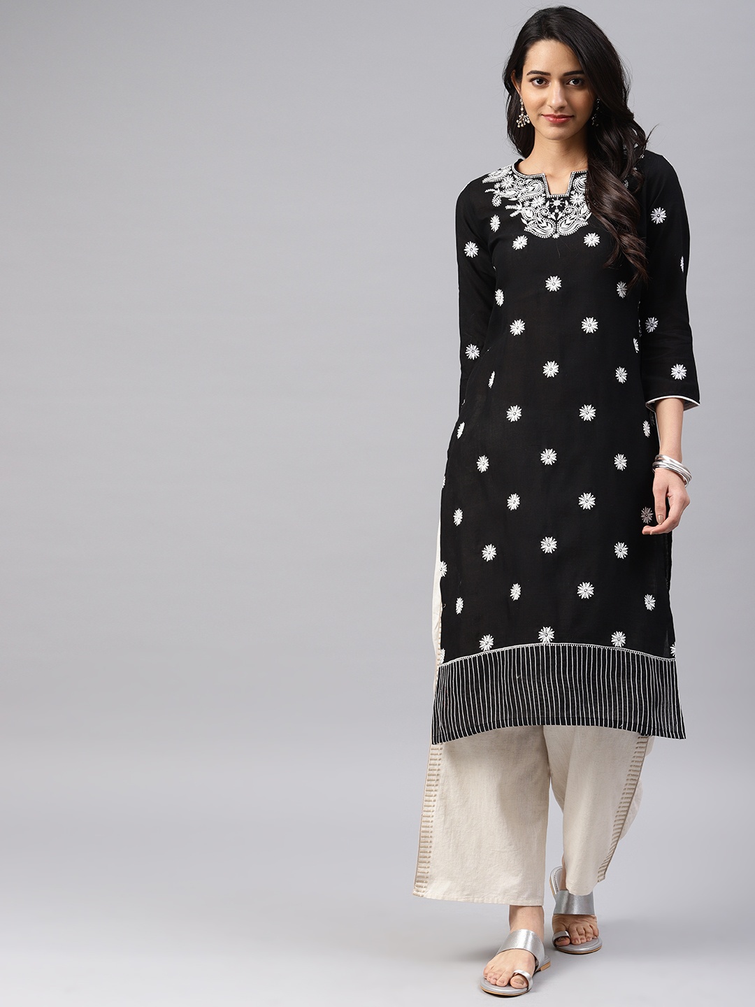 

Saadgi Women Black & White Embroidered Straight Kurta