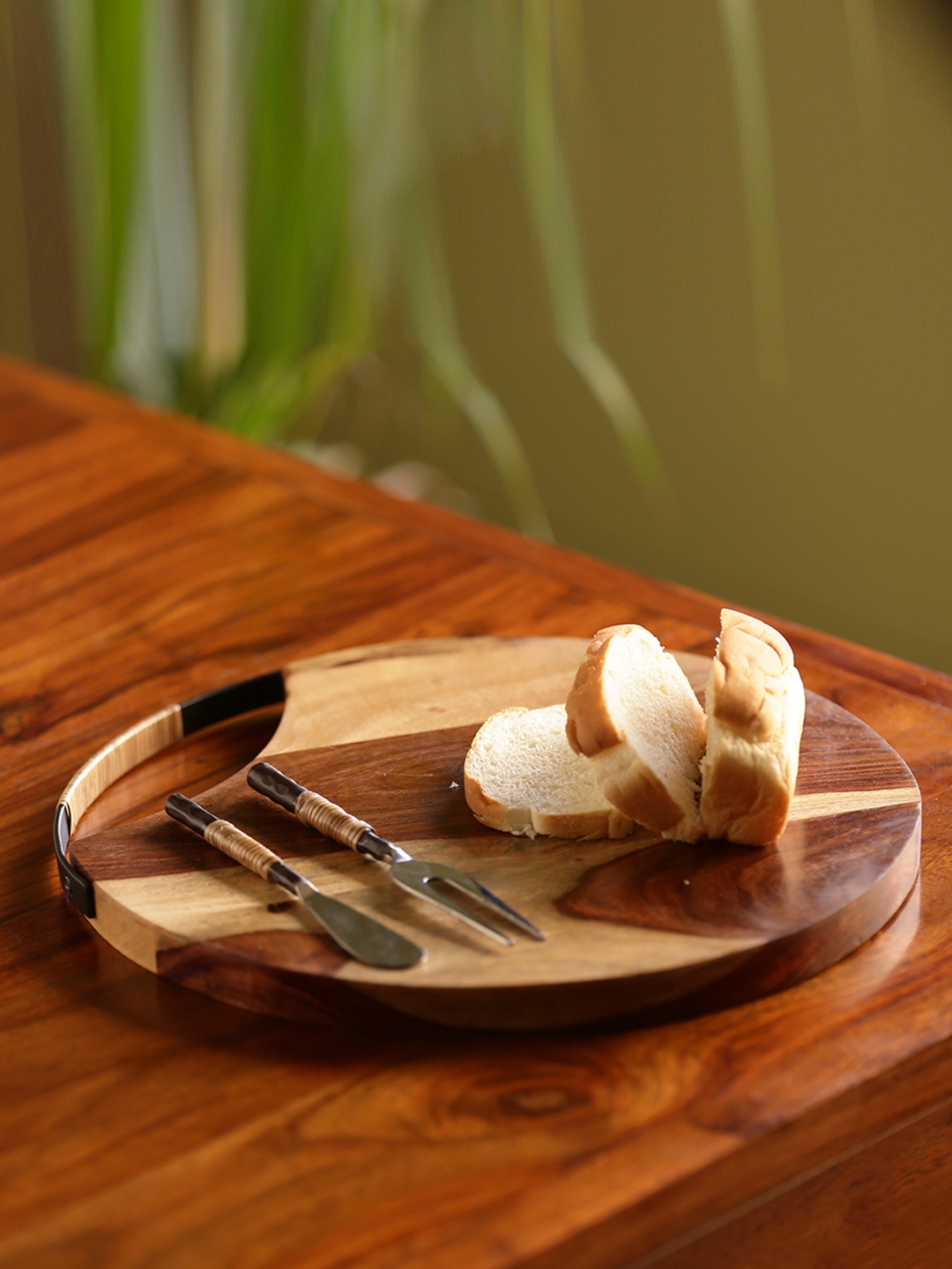 

ExclusiveLane Brown Handcrafted Wooded Chopping Board