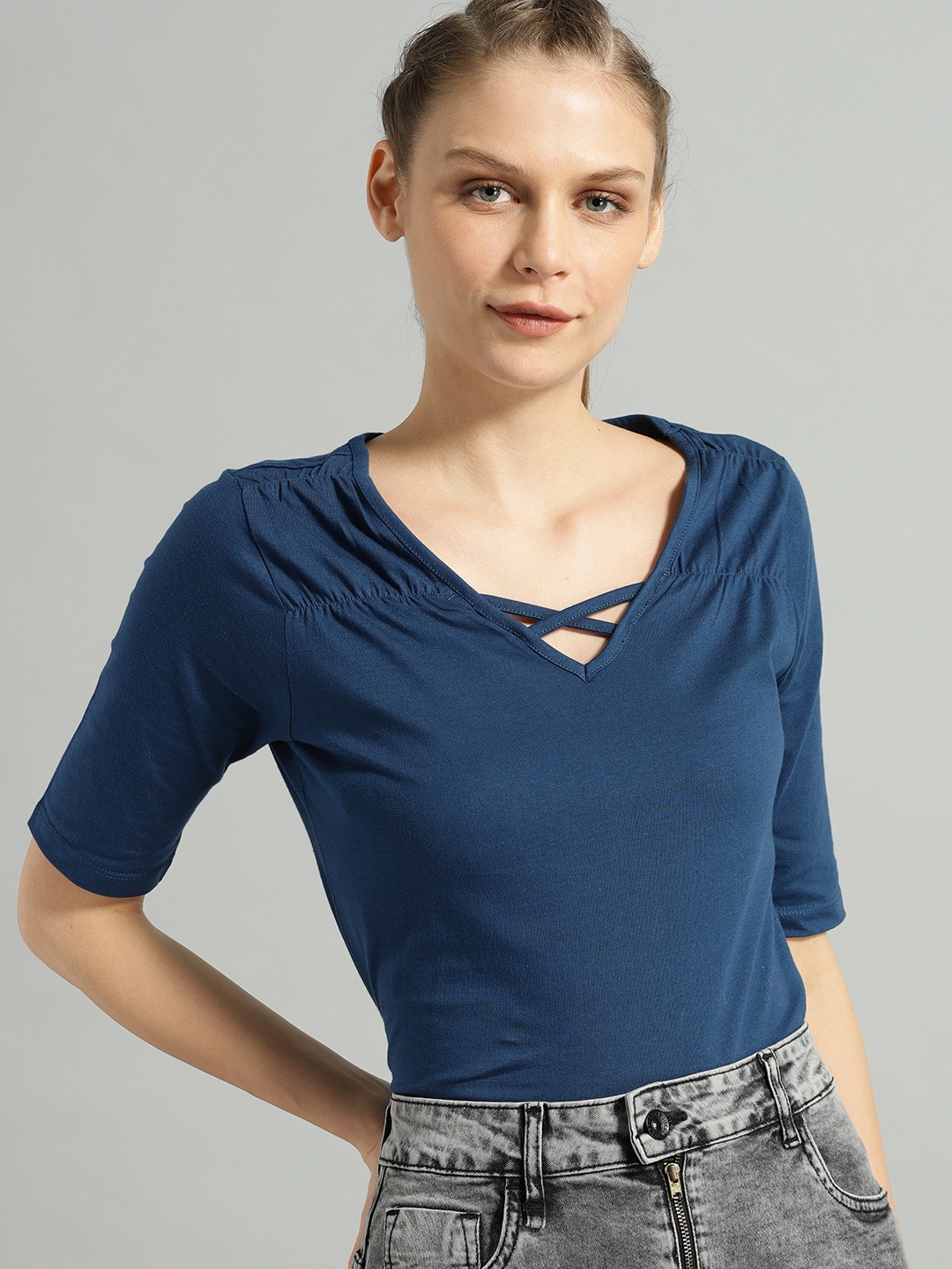 

The Roadster Lifestyle Co Women Blue Solid Pure Cotton Top