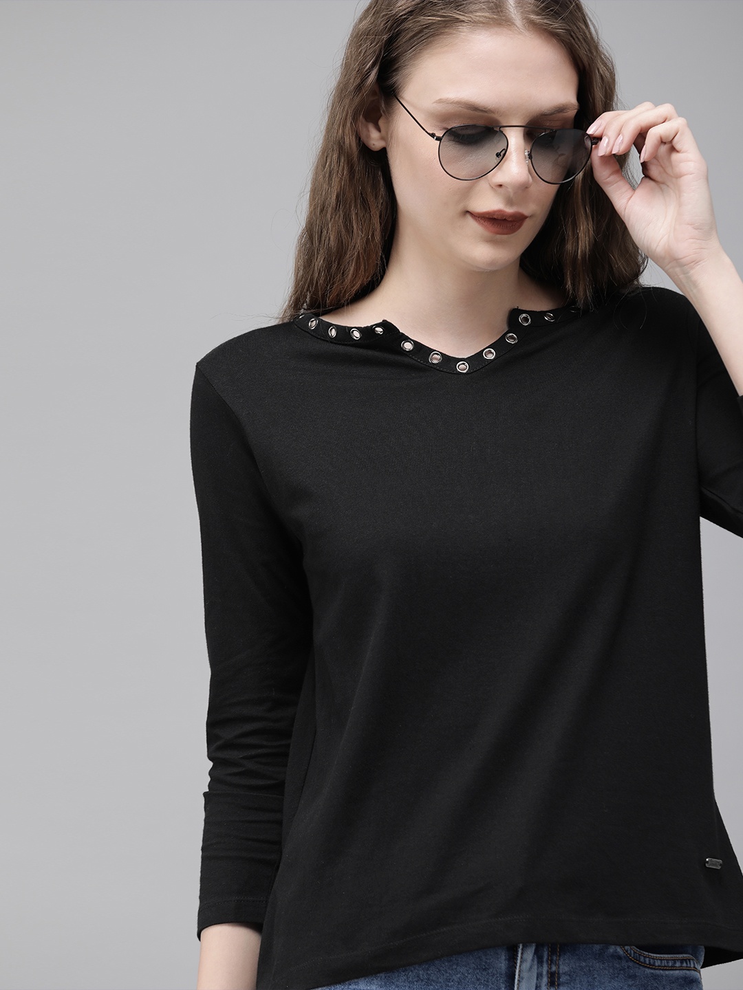 

The Roadster Lifestyle Co Women Black Solid V- Neck Pure Cotton T-shirt