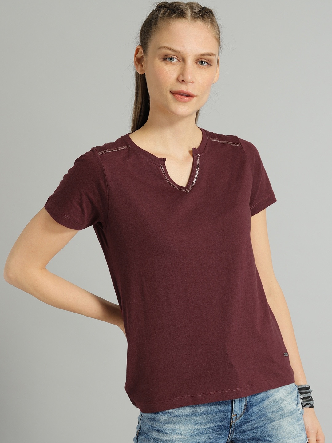 

The Roadster Lifestyle Co Women Maroon Solid Round Neck Pure Cotton T-shirt